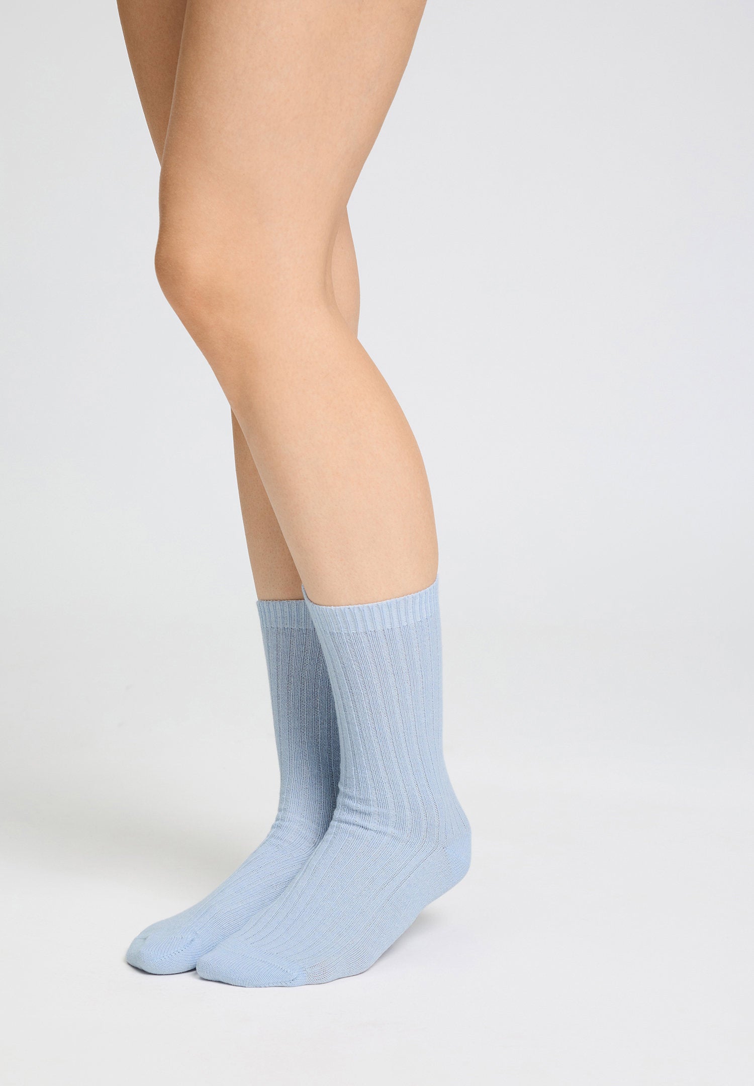 hanro-accessories-socken-kaschmir-chalky-blue image 4