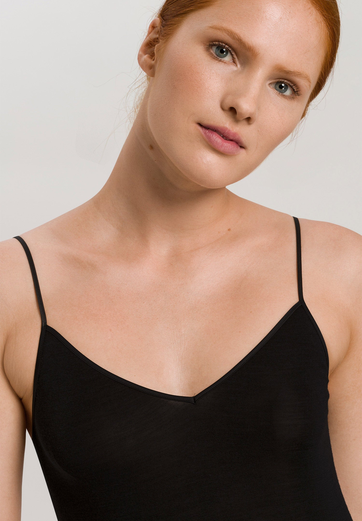 hanro-woolen-silk-spaghetti-top-schwarz-wolle-seide image 6