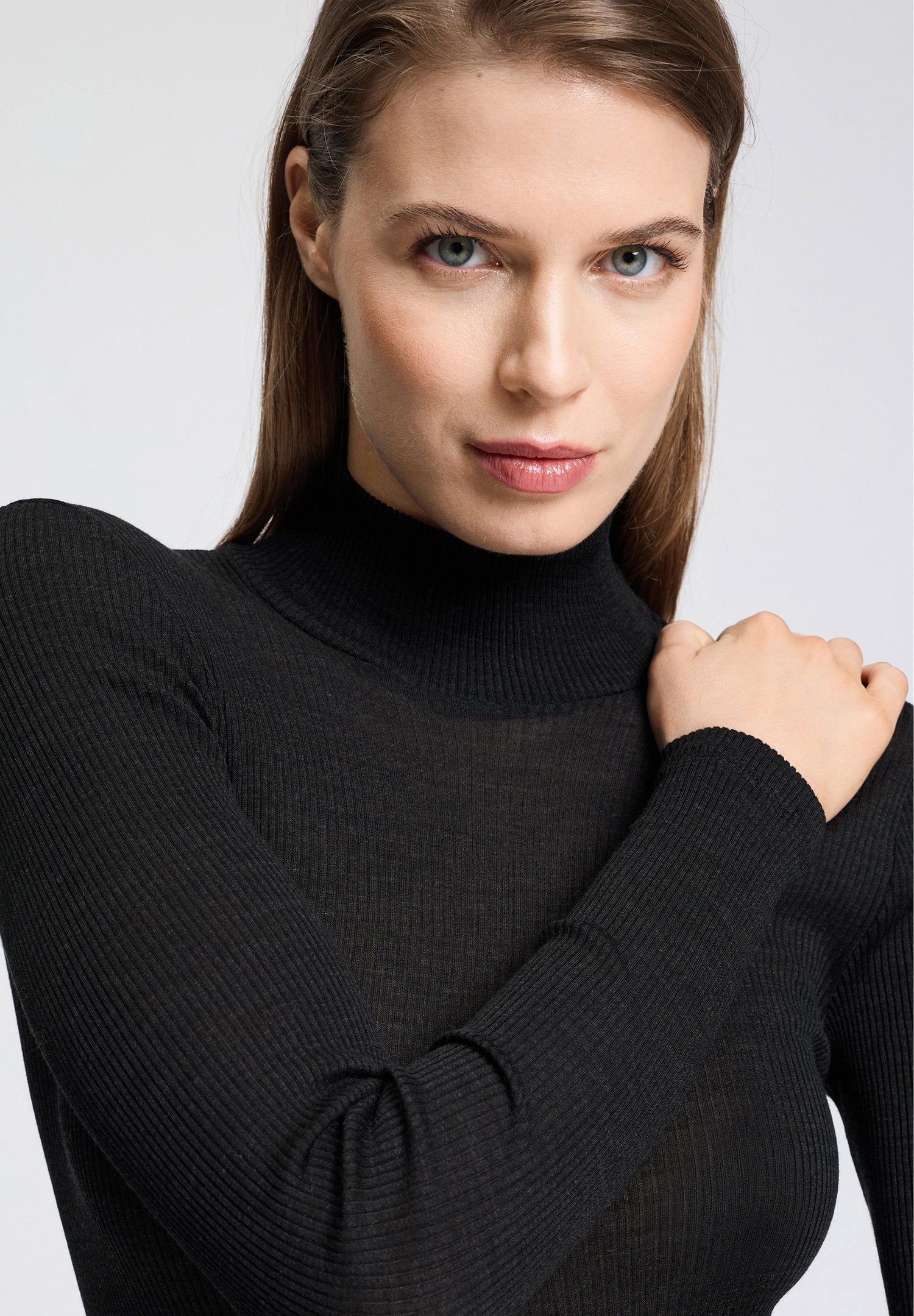 hanro-marcia-rollkragenshirt-merino-seide-phantom image 6