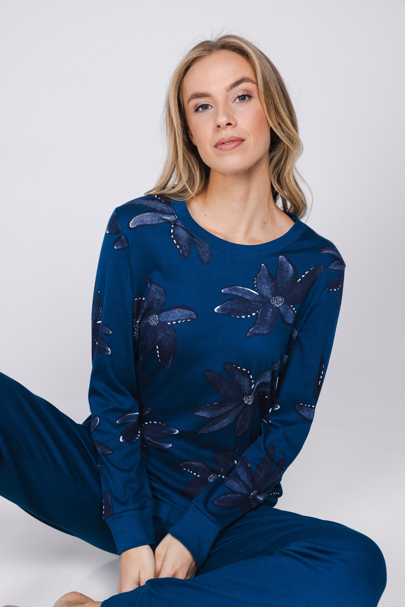 pastunette-premium-blue-mirage-pyjama-blau-blumen-baumwolle image 6