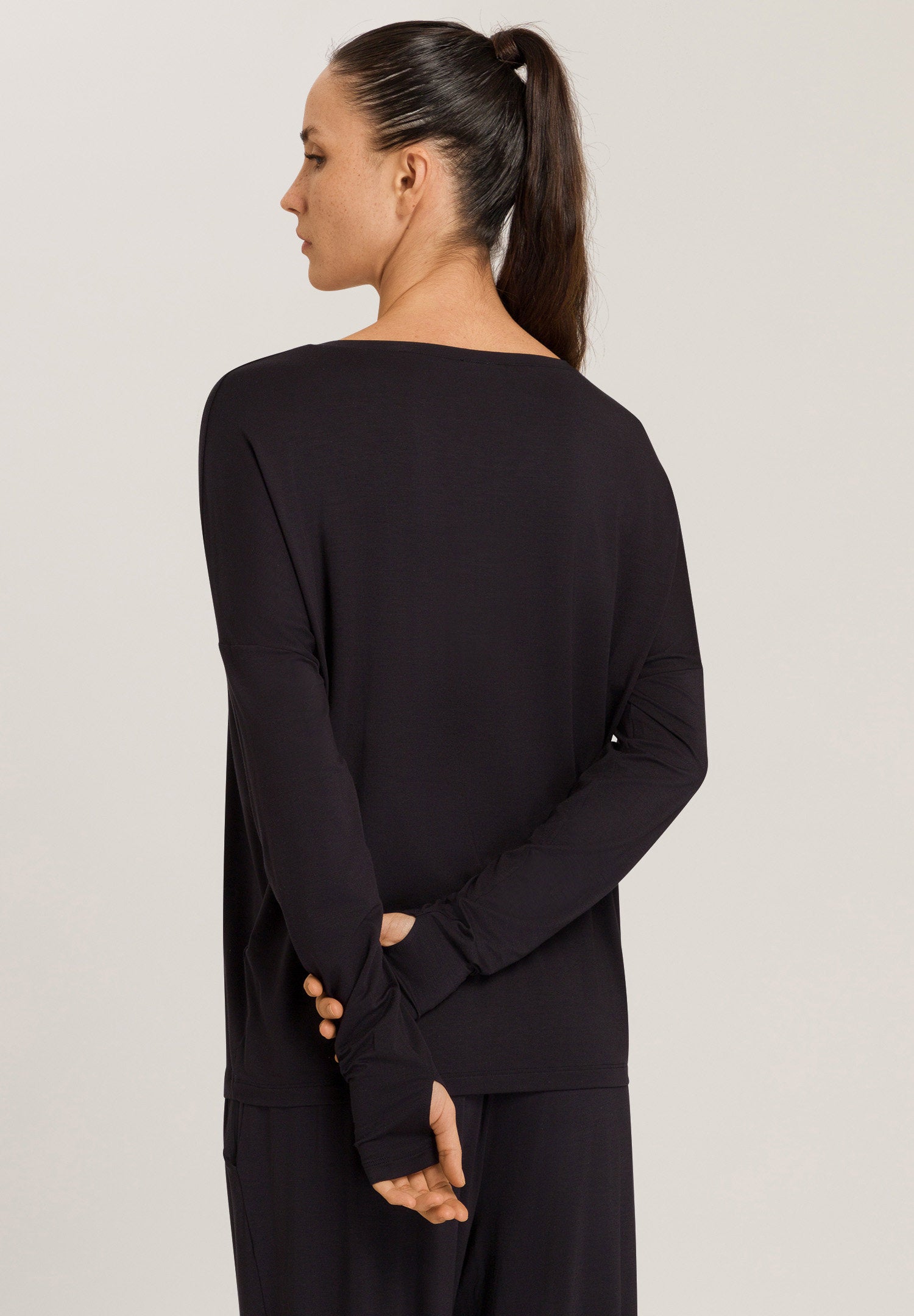 hanro-yoga-l-slv-shirt-langarmshirt-black-beauty-tencel image 4