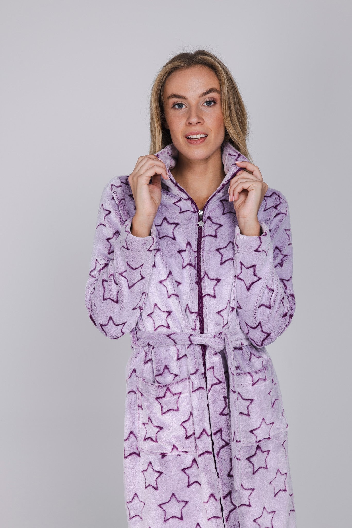pastunette-myrebelle-starlight-magic-morgenmantel-lila-sterne-fleece image 4