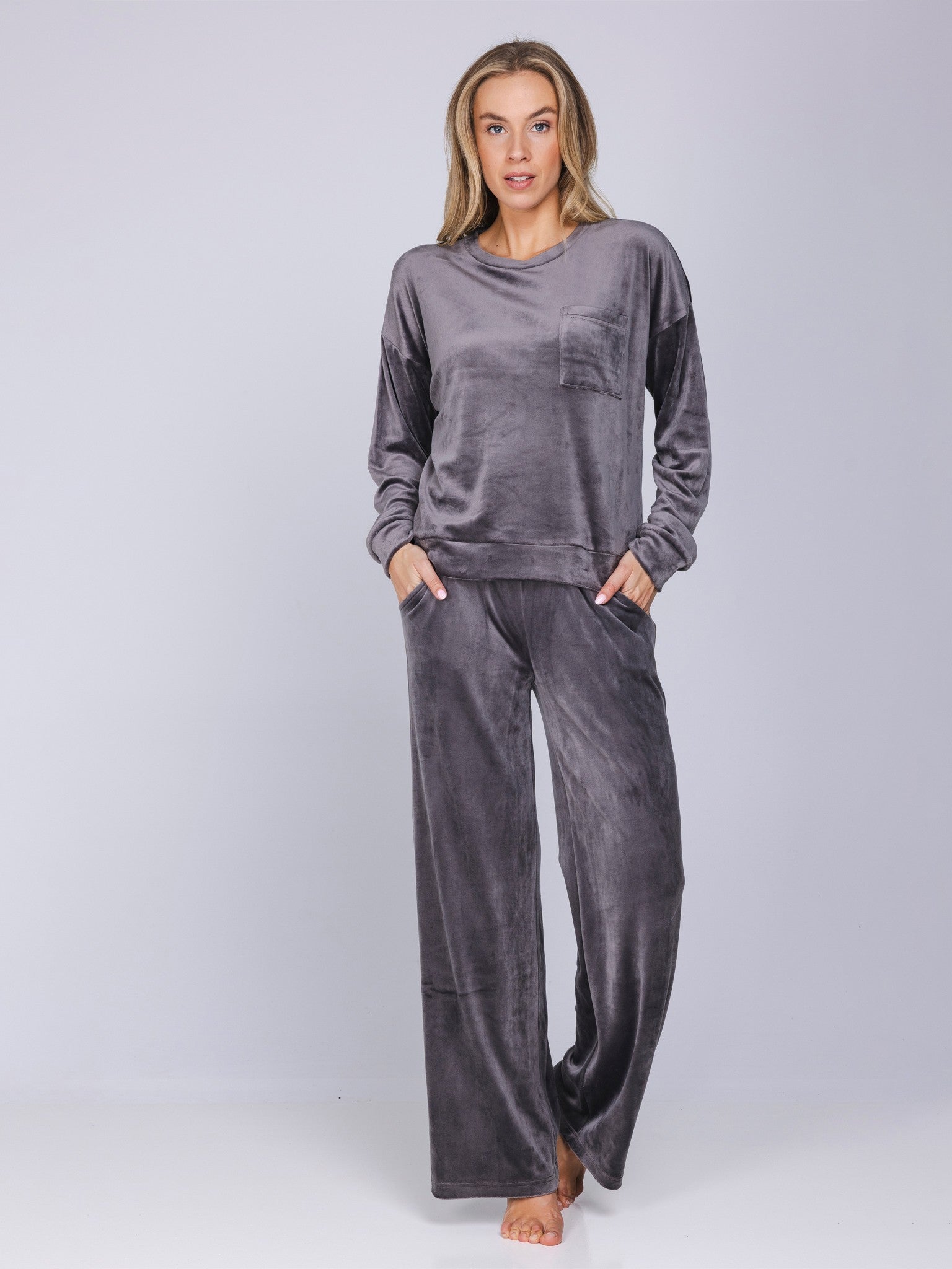 pastunette-myrebelle-grey-harmony-velours-hausanzug-grau-recycelt image 5