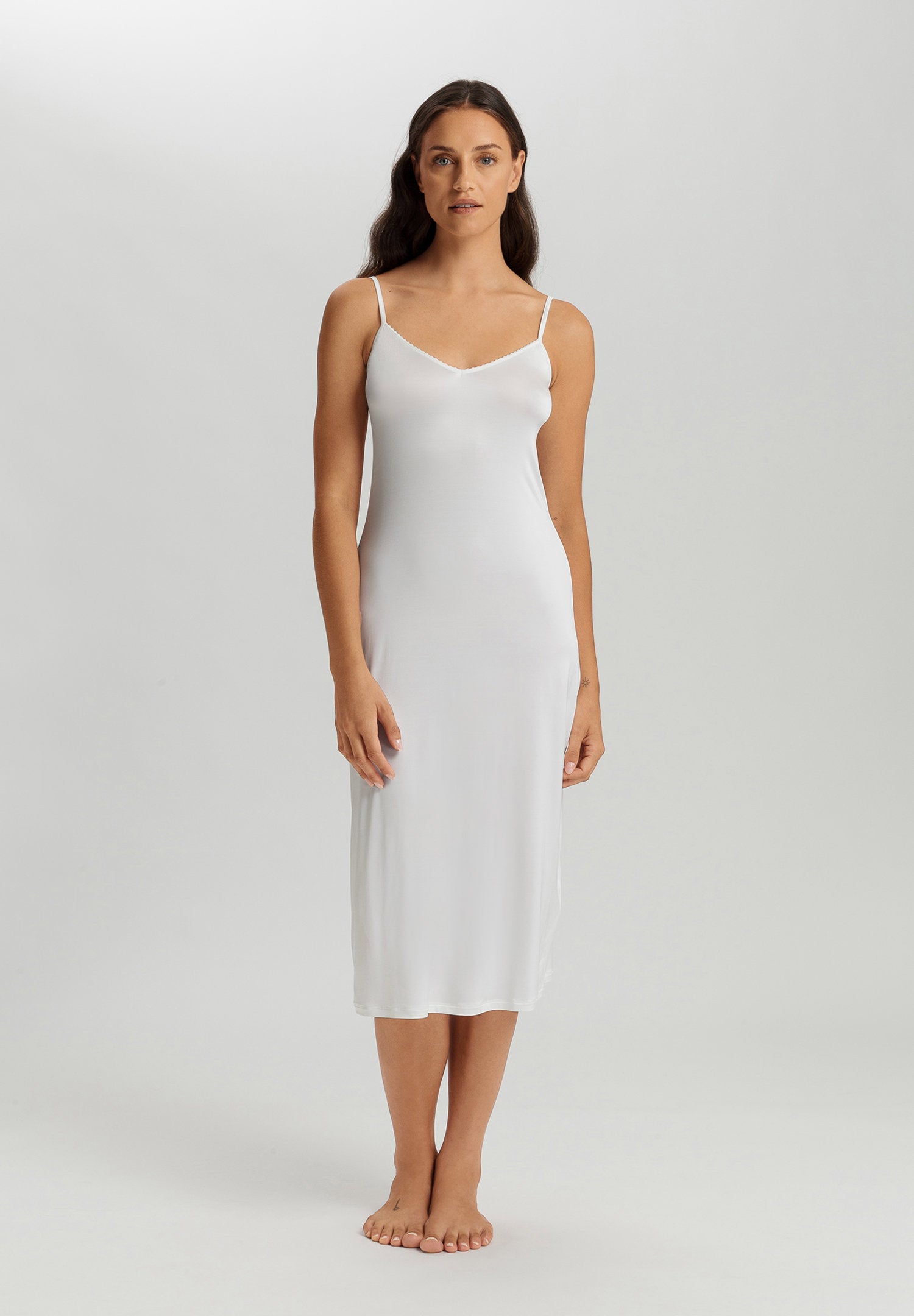 hanro-satin-deluxe-bodydress-unterkleid-off-white-110cm-satin image 2