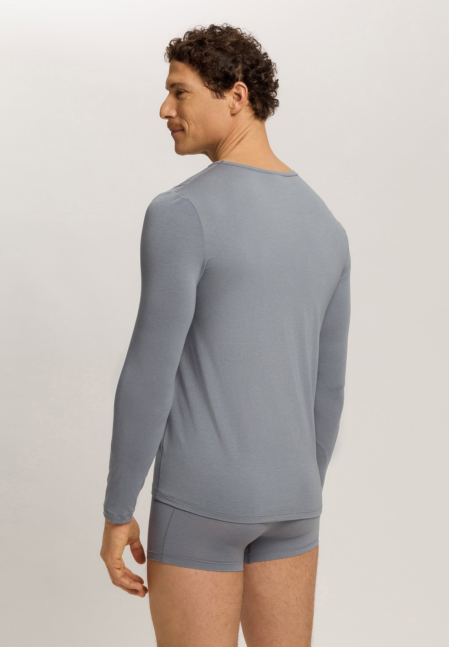 hanro-natural-function-langarm-shirt-cliff-grey-tencel-herren image 4
