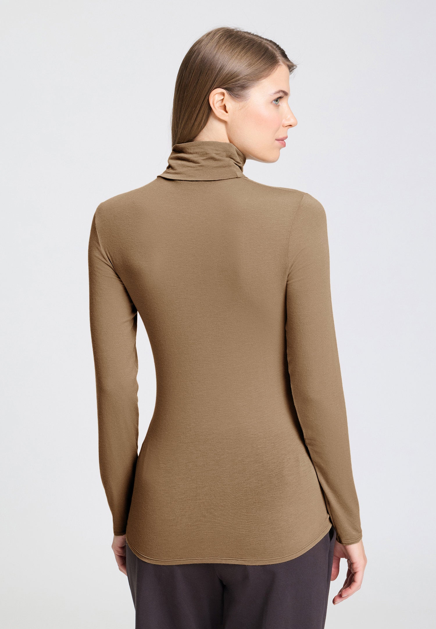 hanro-ultralight-turtle-neck-shirt-rolli-suede-camel-merino image 5