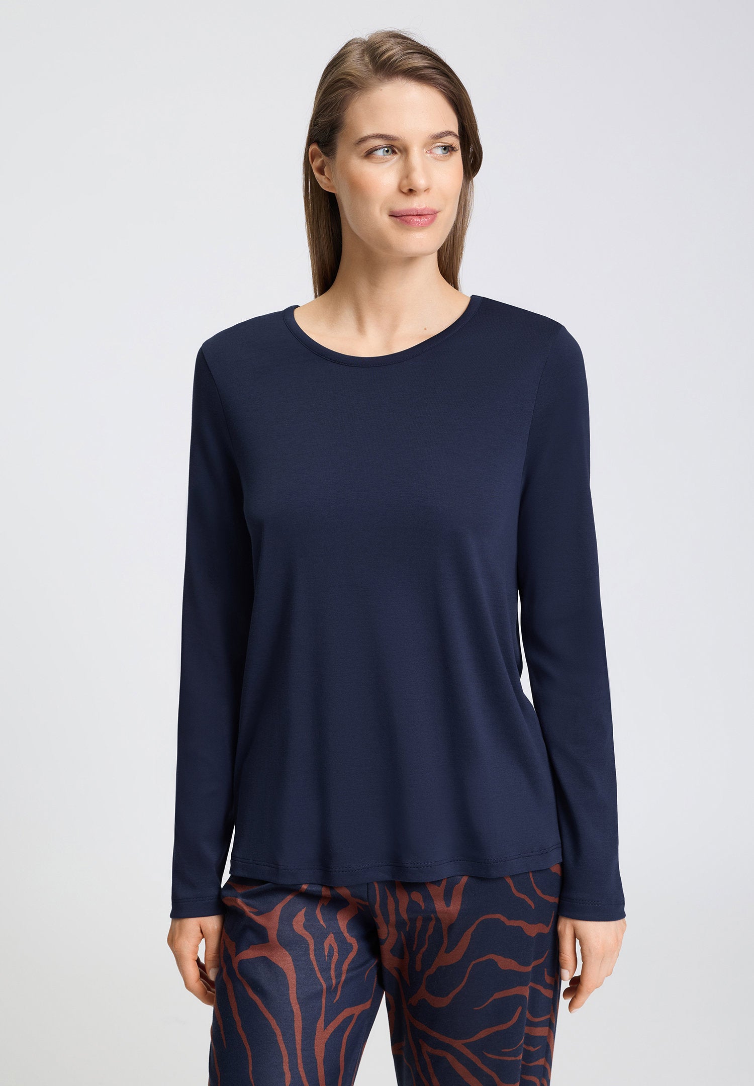 hanro-loungy-nights-langarm-shirt-deep-navy-baumwolle image 2