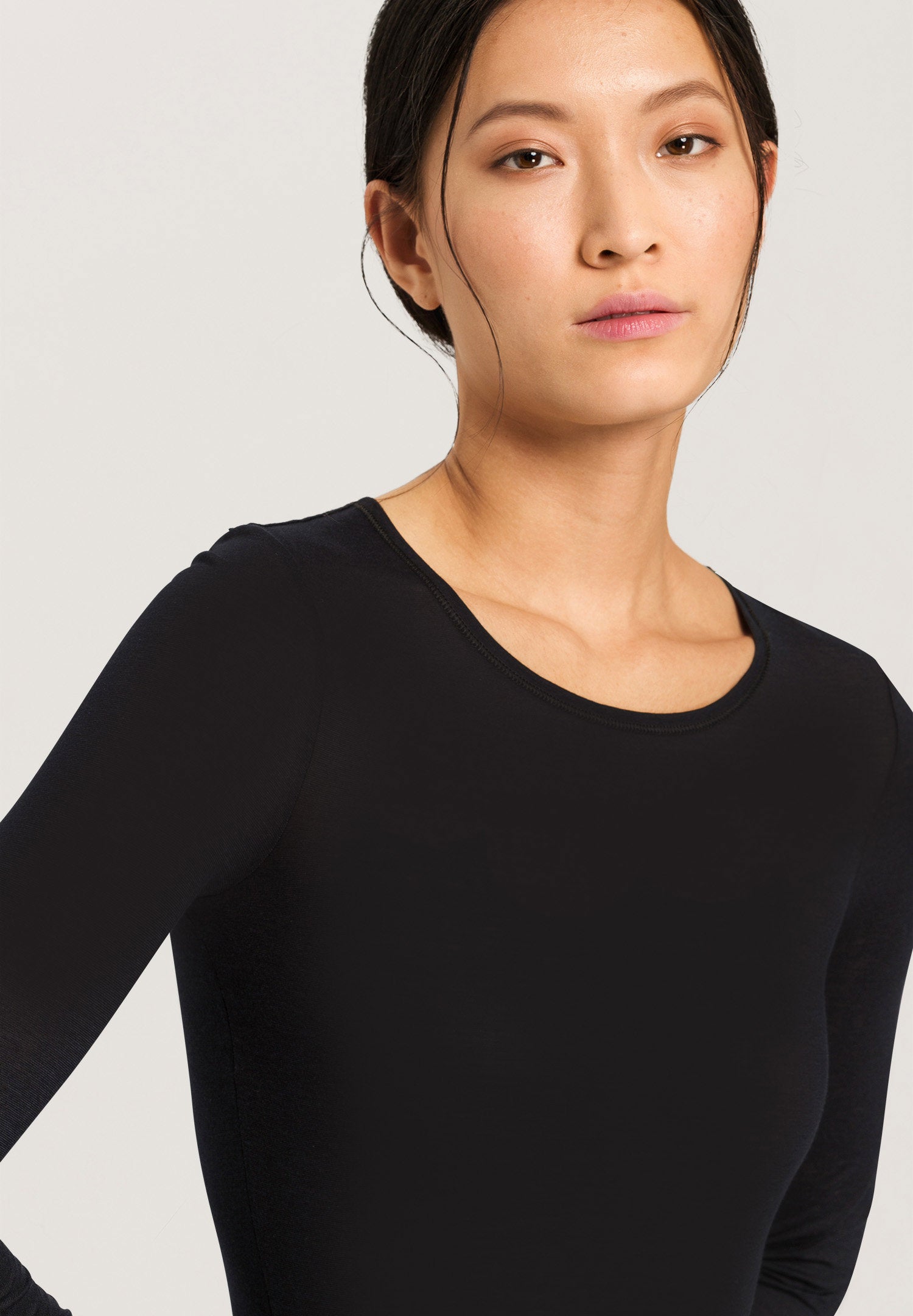 hanro-ultralight-langarmshirt-damen-schwarz-baumwolle image 6