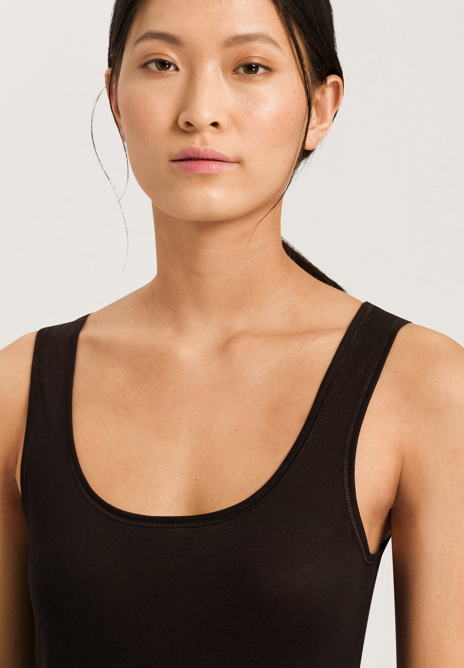 hanro-ultralight-tank-top-schwarz-s-baumwolle image 6