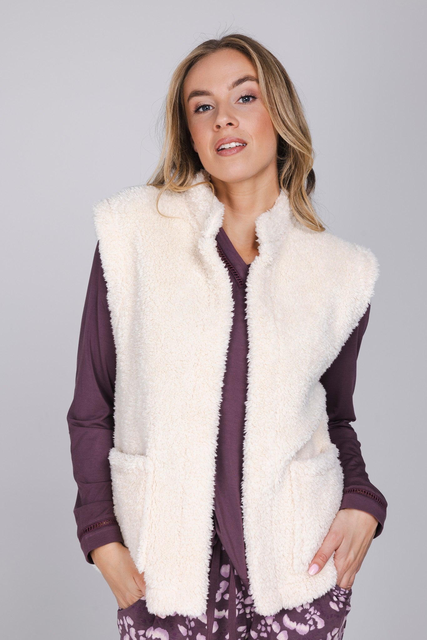 pastunette-premium-bodywarmer-wei-weste-loungewear image 8