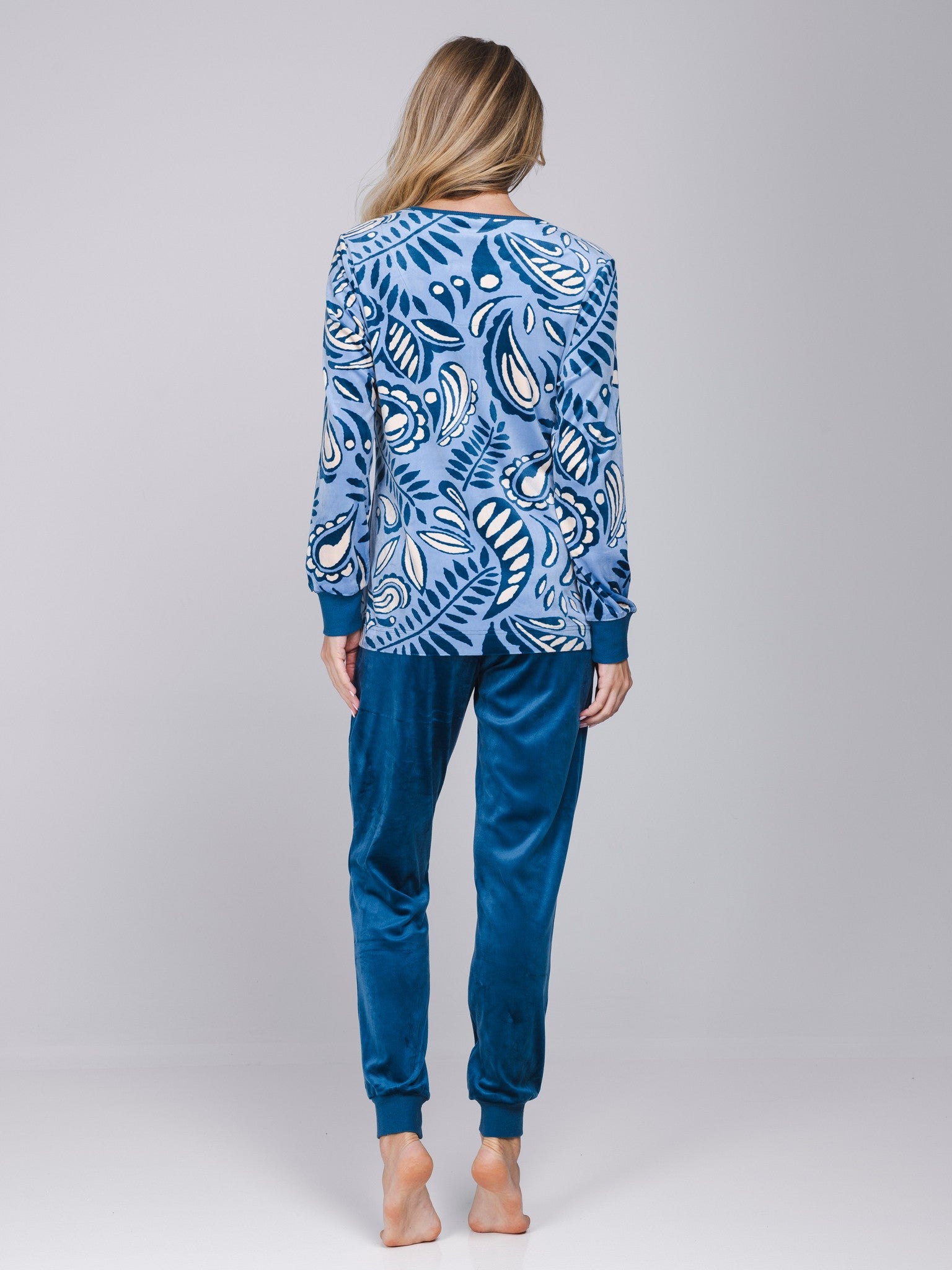 pastunette-soft-paisley-pyjama-blau-velours-fleece-langarm image 3