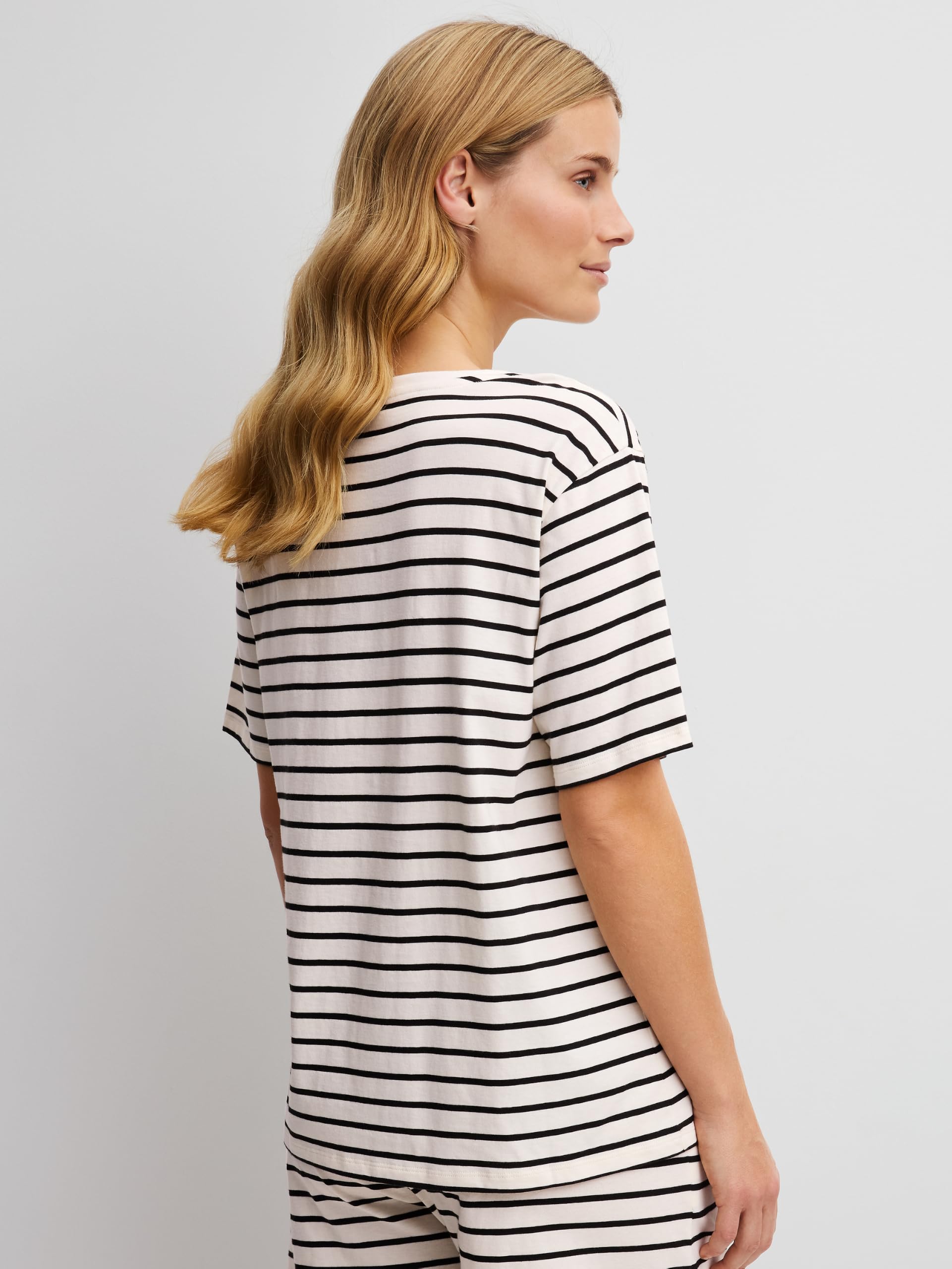 calida-favourites-lounge-t-shirt-damen-48-50-leicht-gestreift image 3