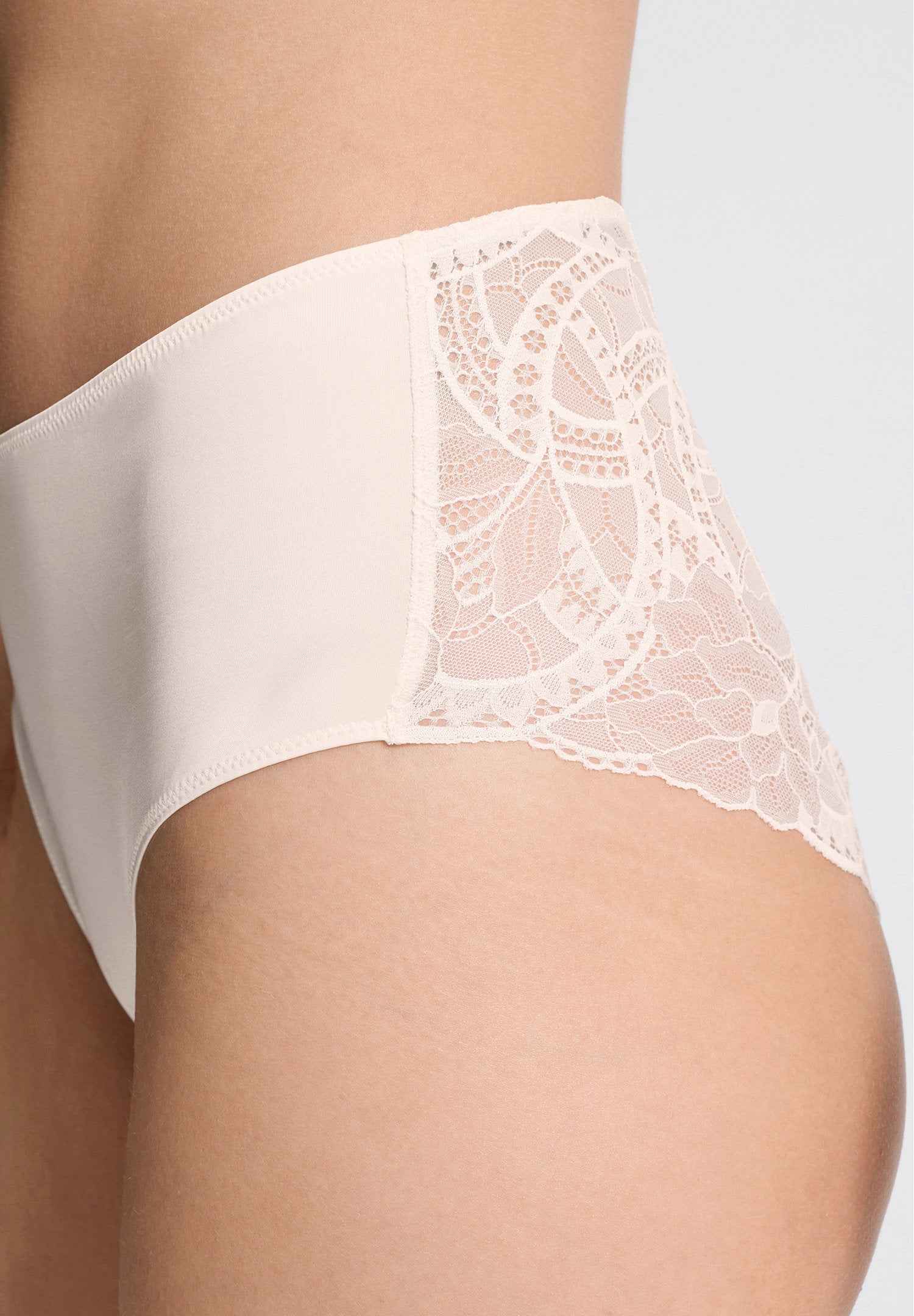 hanro-azelia-maxislip-creamy-glass-spitze image 6