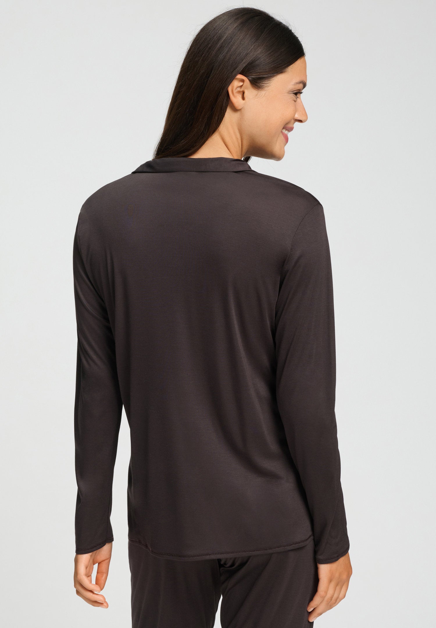 hanro-grand-central-schlafshirt-dark-mocha-modal-seide image 4