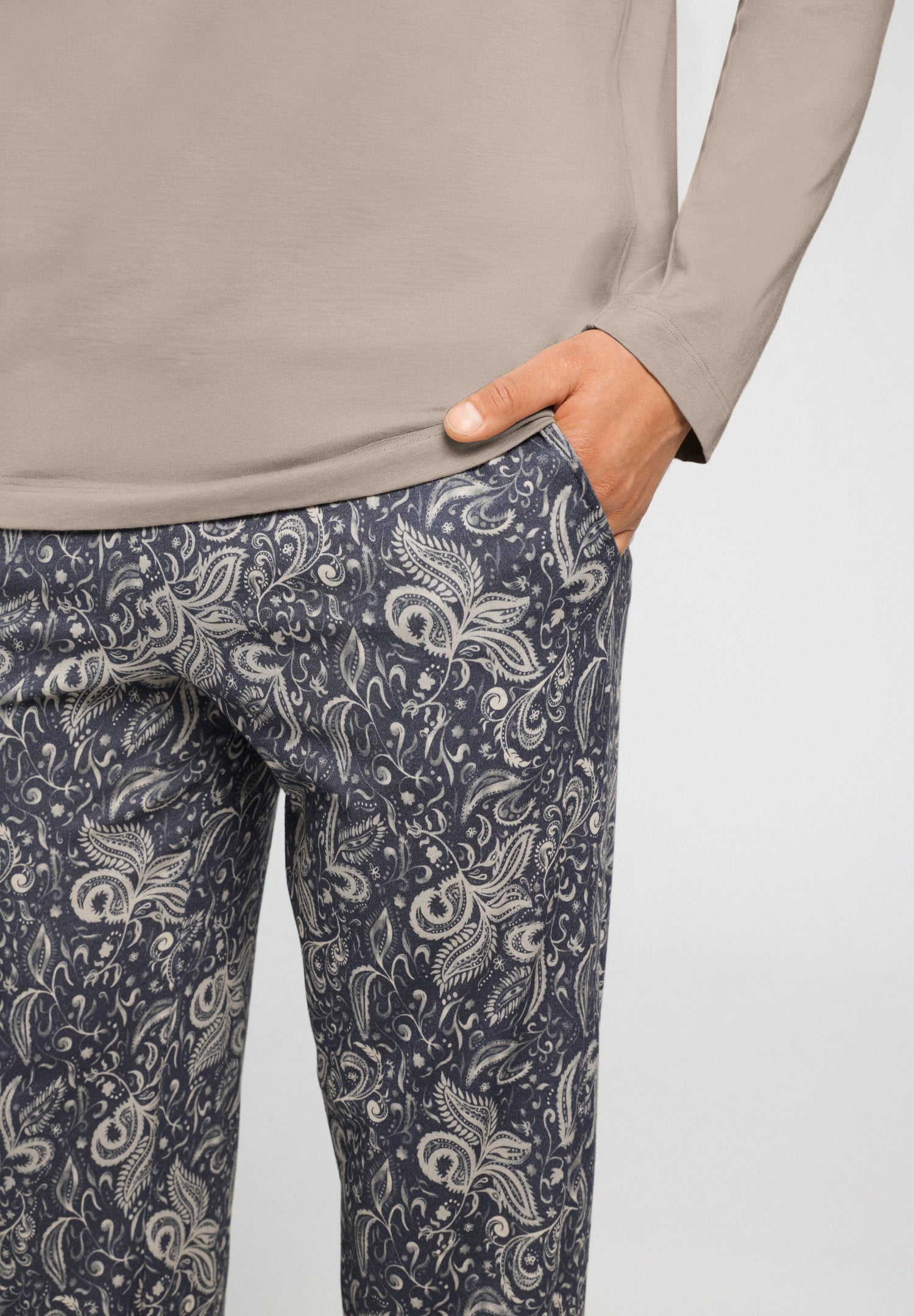 hanro-night-and-day-pyjama-langarm-midnight-dream-modal image 6