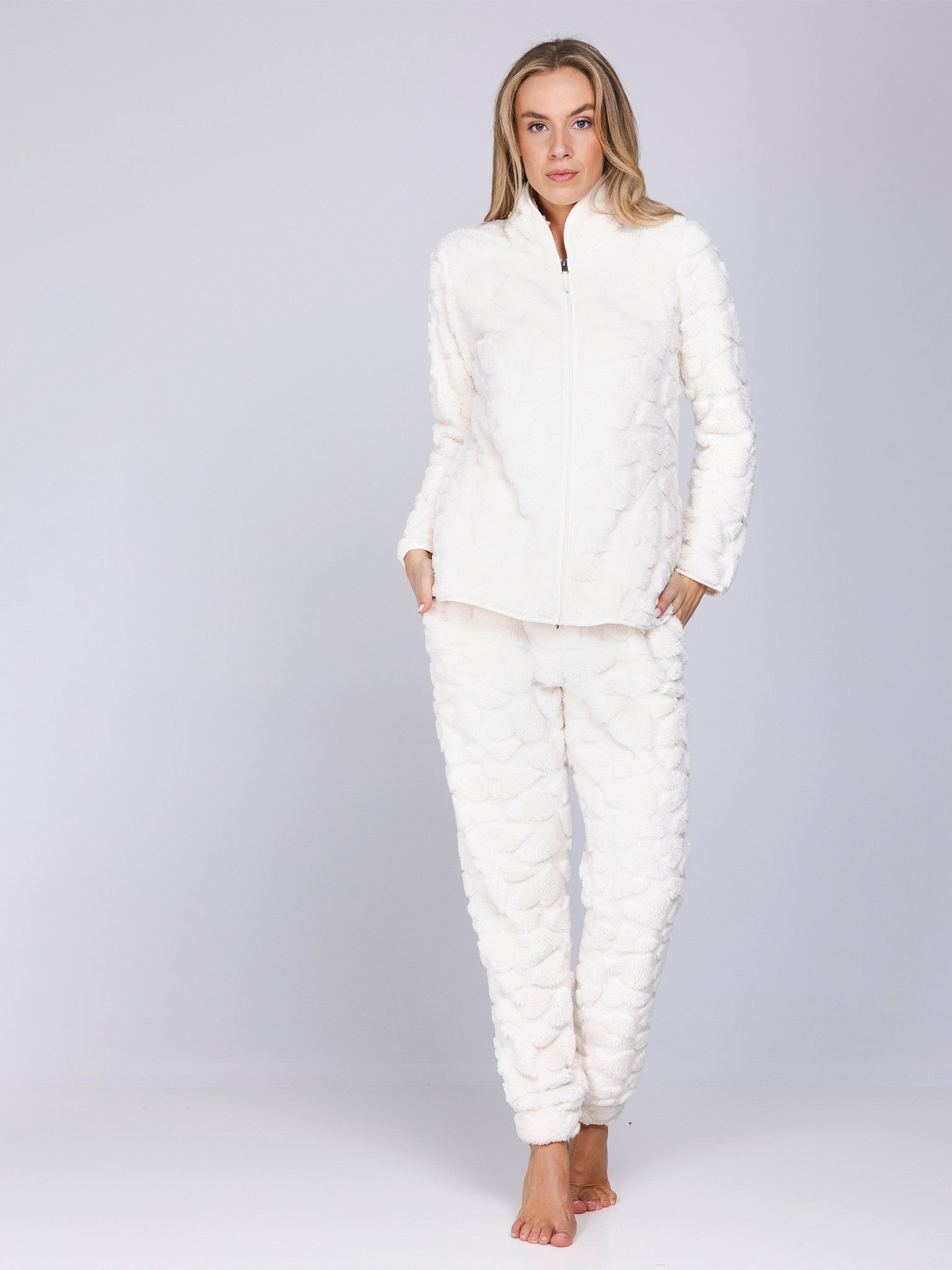 myrebelle-endless-love-hausanzug-wei-herzen-jacquard-fleece image 5