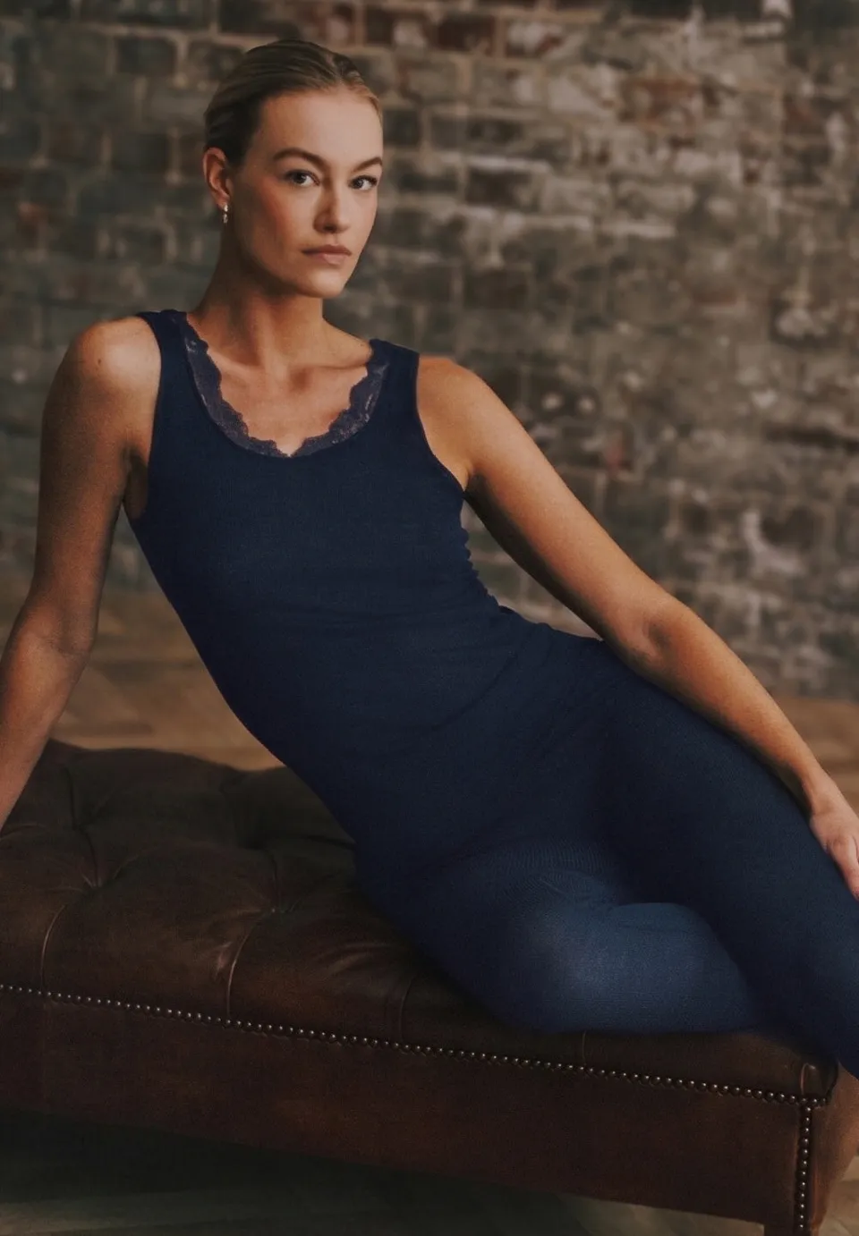 hanro-woolen-lace-tank-top-unterhemd-deep-navy-wolle-seide image 1