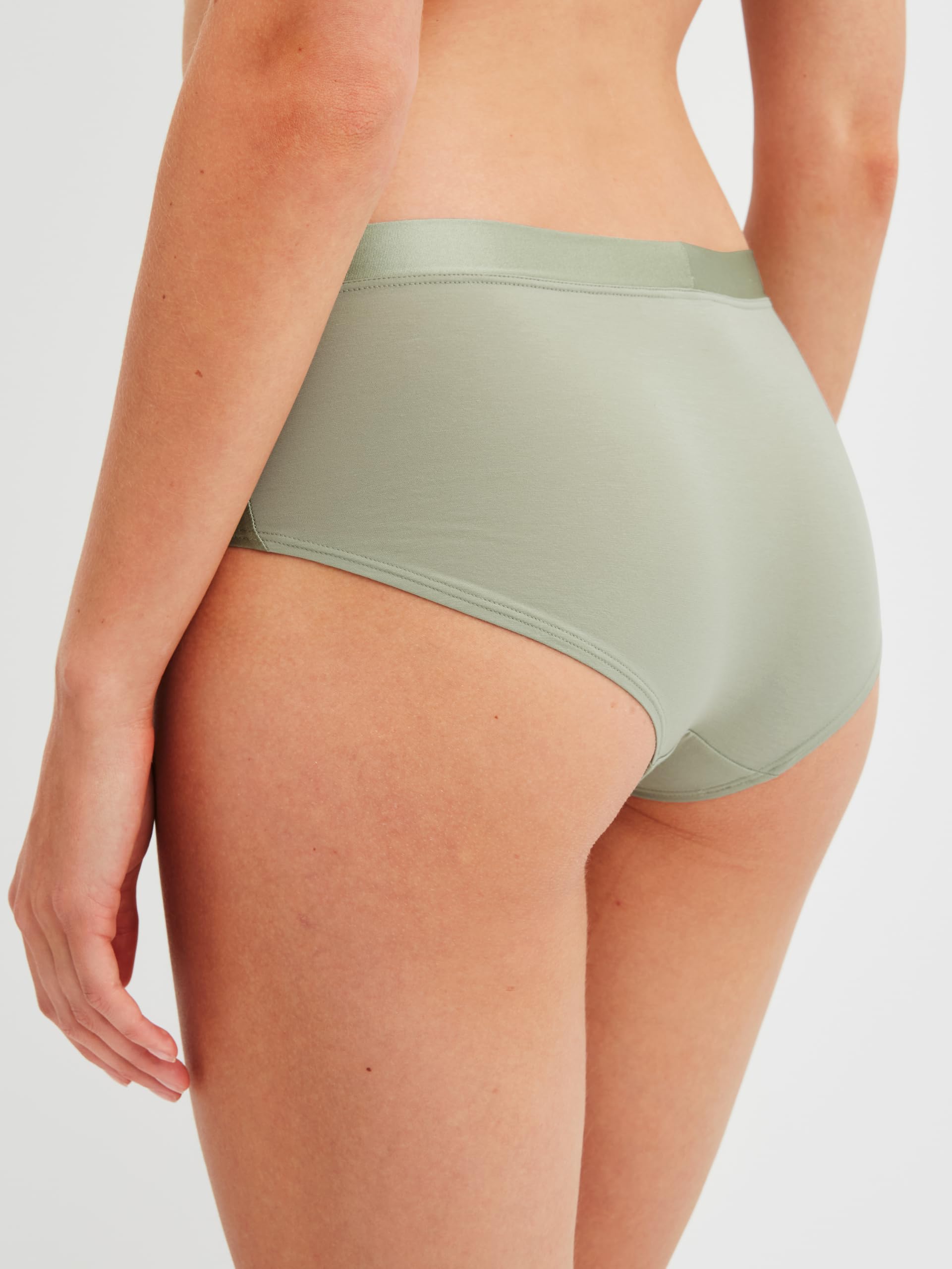 calida-cate-panty-low-cut-schwarz-satinblenden image 4