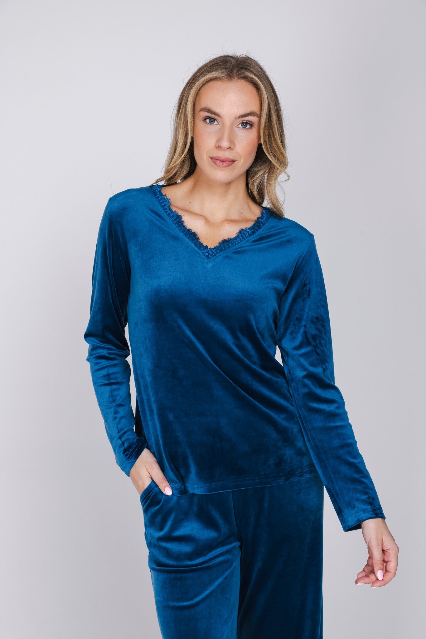 pastunette-premium-blue-mirage-pyjama-blau-velours-spitze image 7