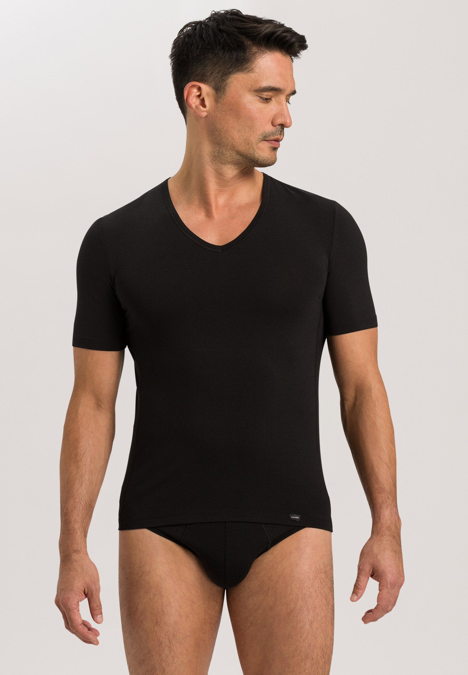 hanro-natural-function-t-shirt-v-ausschnitt-deep-black image 2