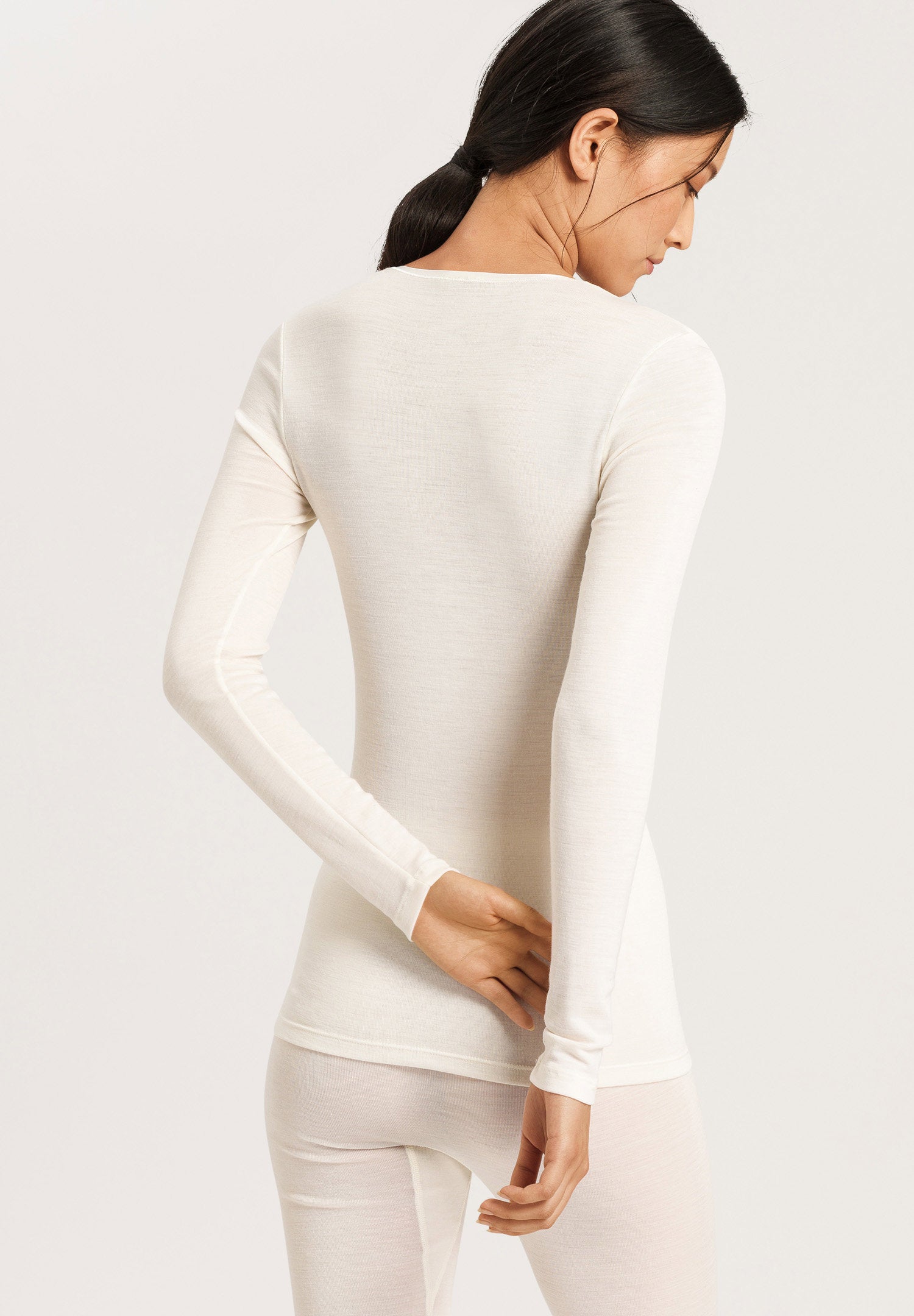 hanro-woolen-silk-langarmshirt-damen-cygne-wolle-seide image 4