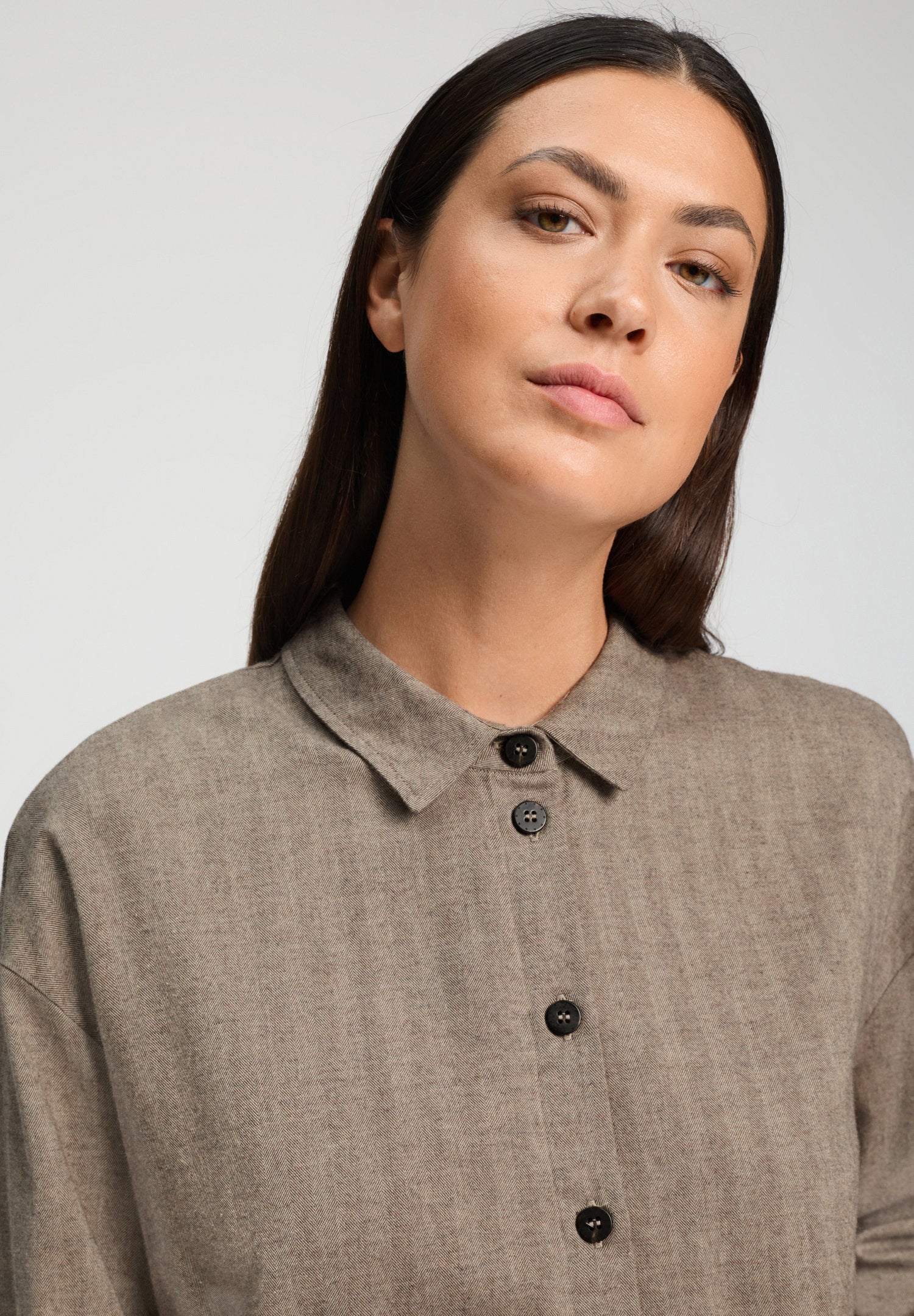 hanro-woolen-luxury-bluse-earthy-woven-wolle-flanell image 6