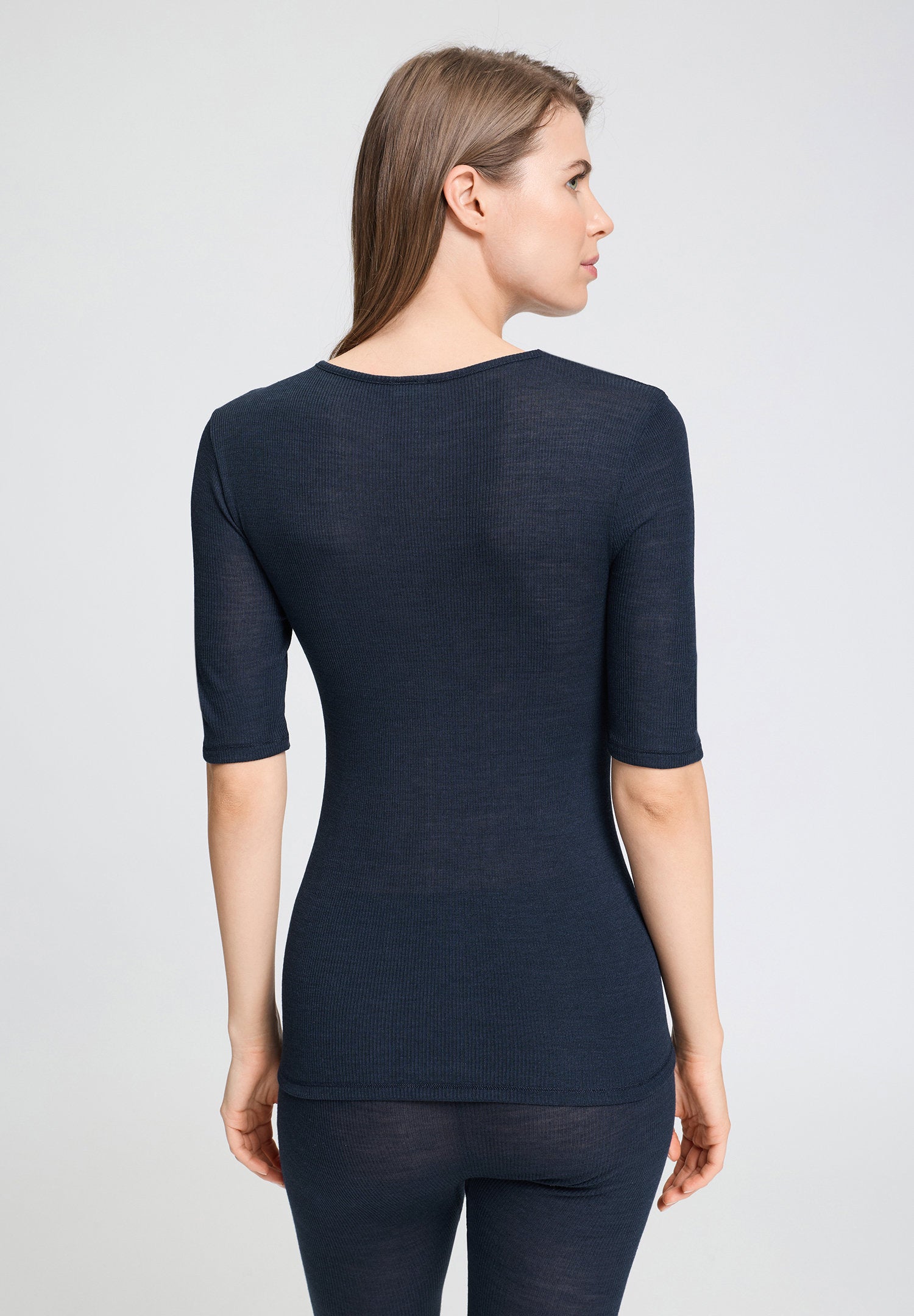 hanro-woolen-lace-kurzarmshirt-damen-deep-navy-merinowolle image 4