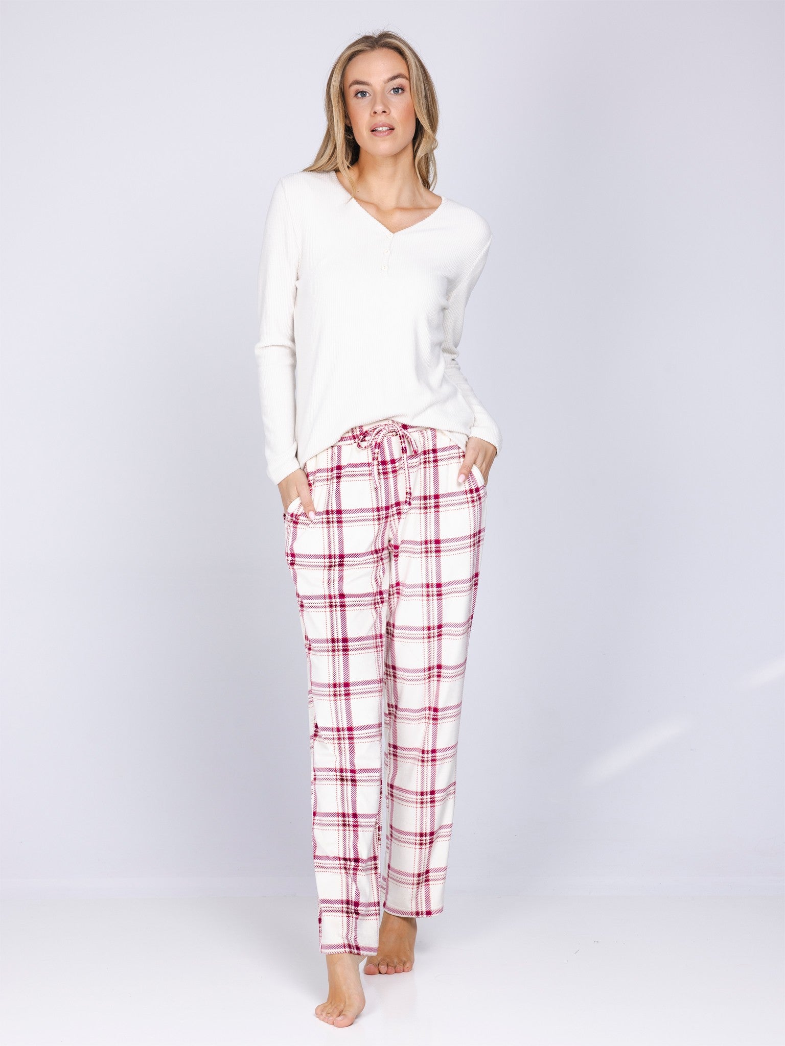 pastunette-alpine-creme-pyjama-set-creme-rot-kariert-fleece image 4