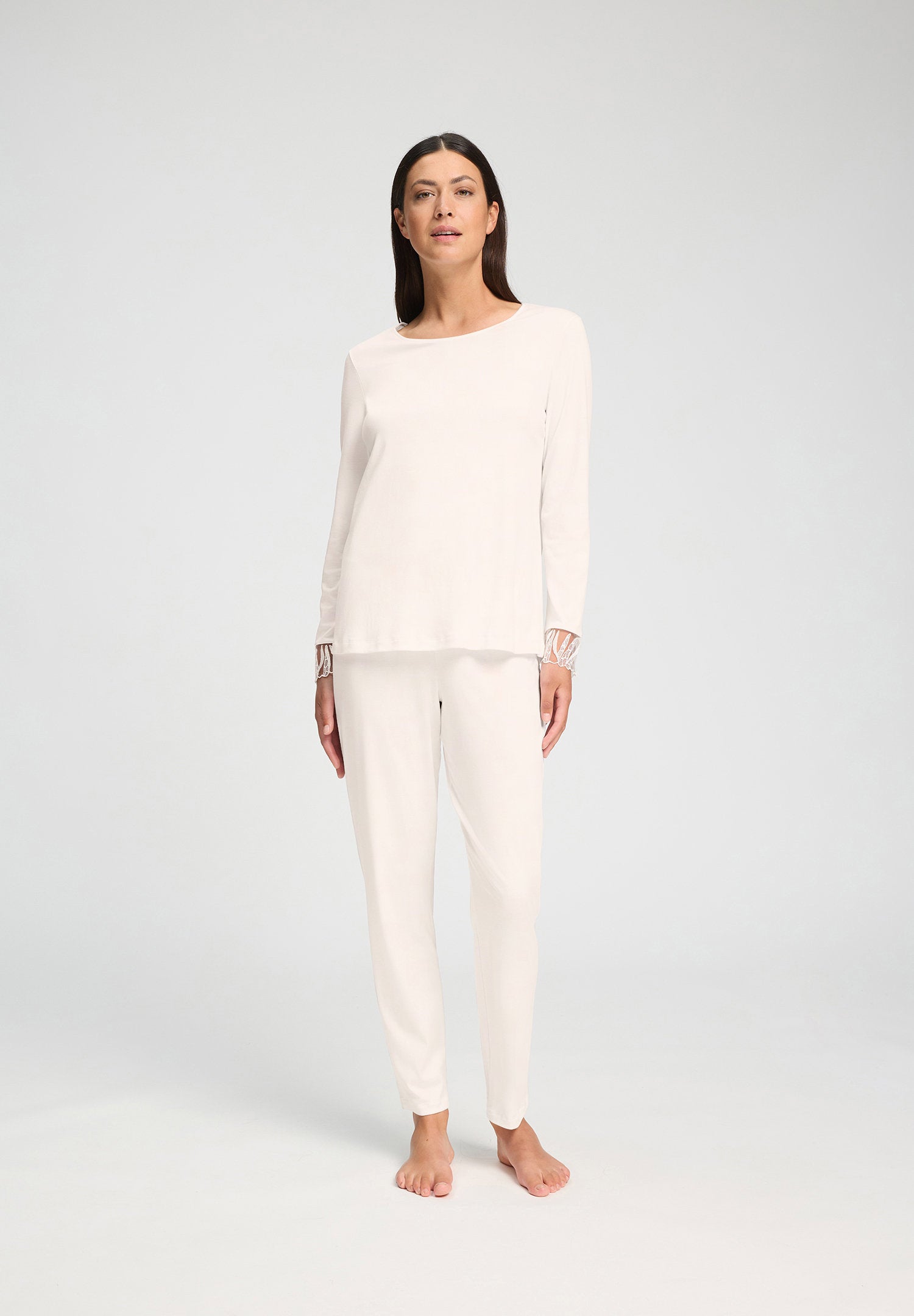 hanro-rosaria-pyjama-langarm-off-white-baumwolle-stickerei image 5