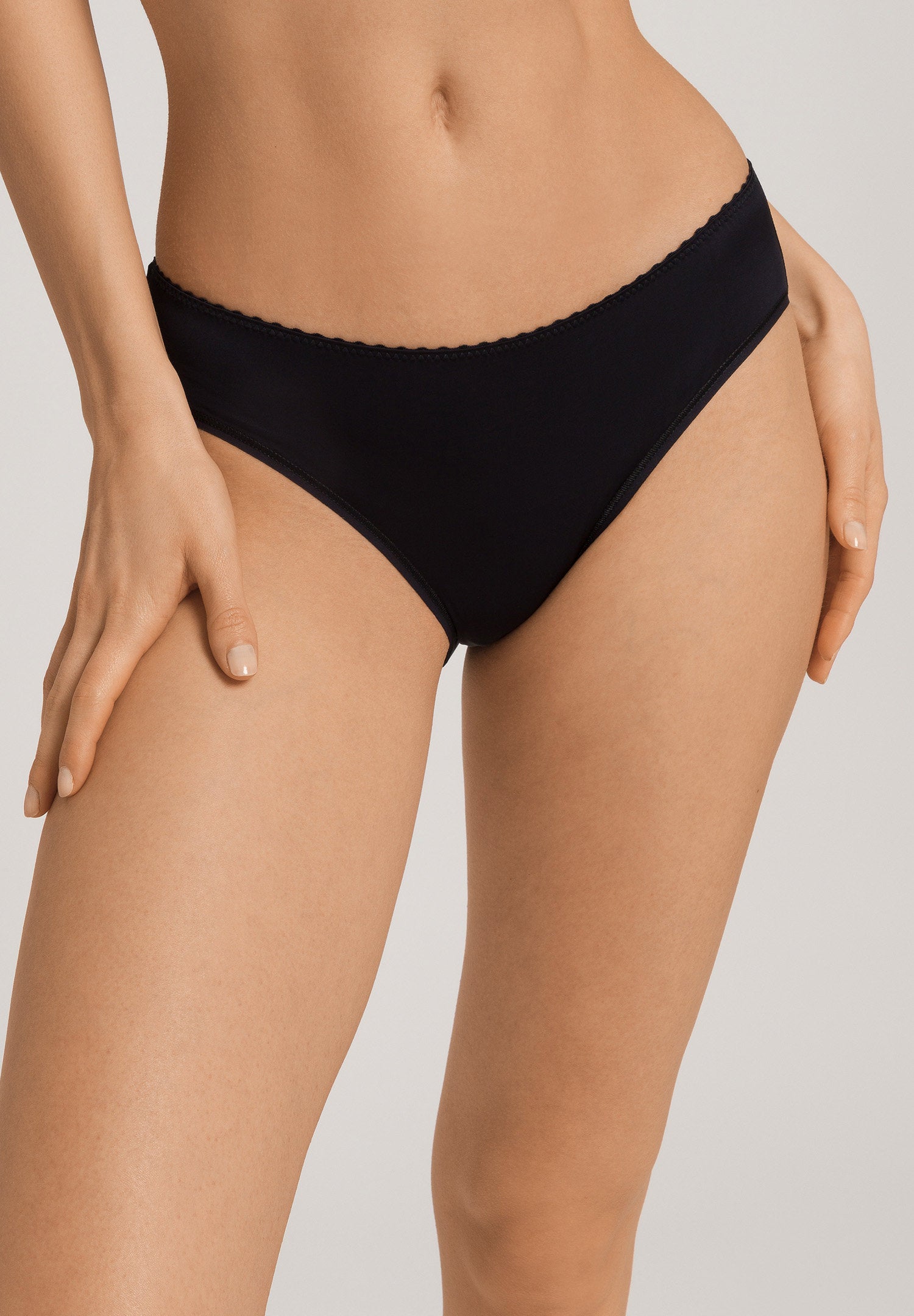 hanro-satin-deluxe-mini-briefs-black-viskose-slip image 2