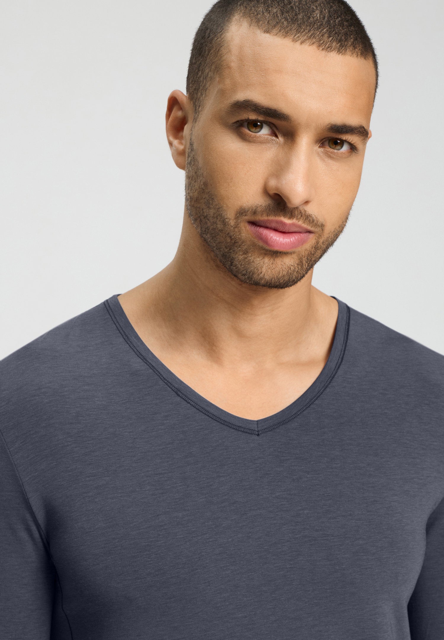 hanro-natural-function-langarmshirt-stormy-gray-tencel image 6