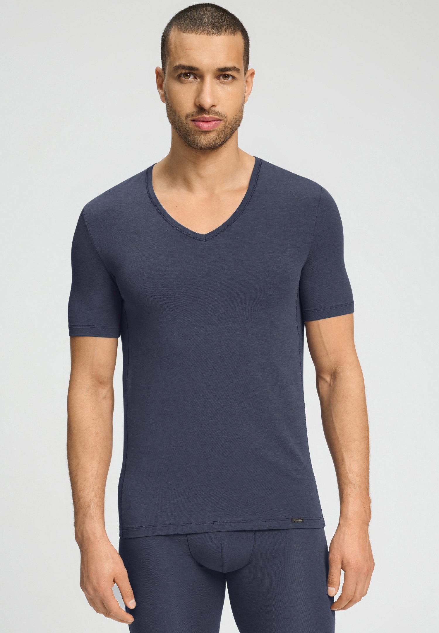 hanro-natural-function-shirt-v-ausschnitt-stormy-gray-lyocell image 2