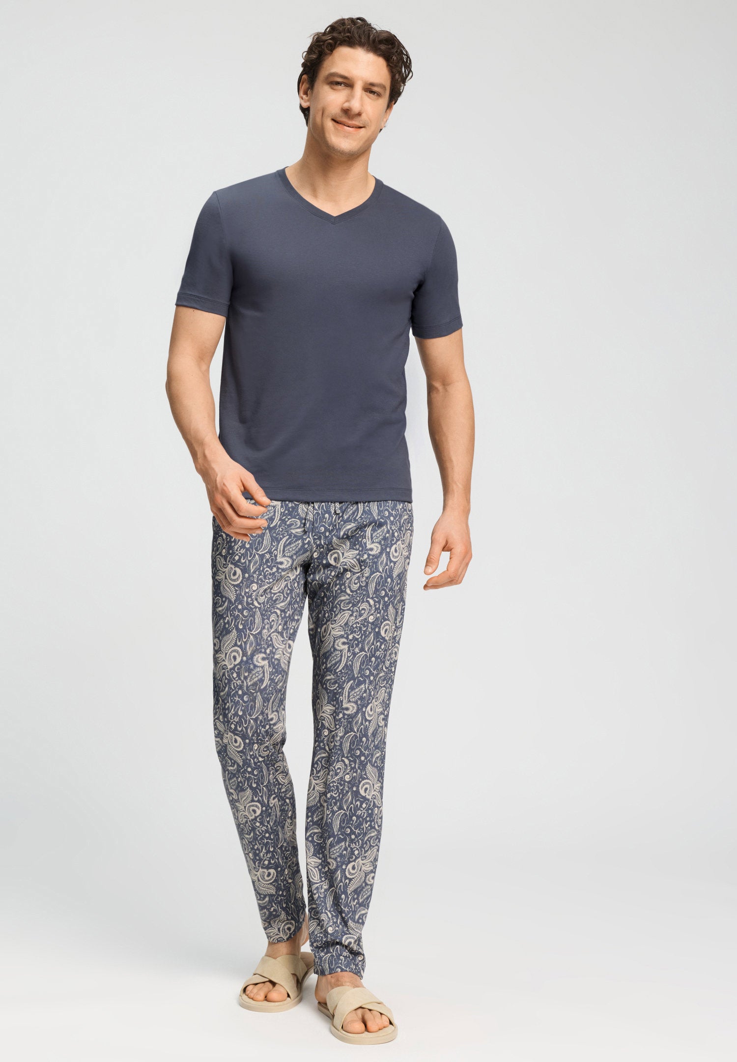 hanro-living-shirts-t-shirt-v-ausschnitt-stormy-gray-baumwolle image 5
