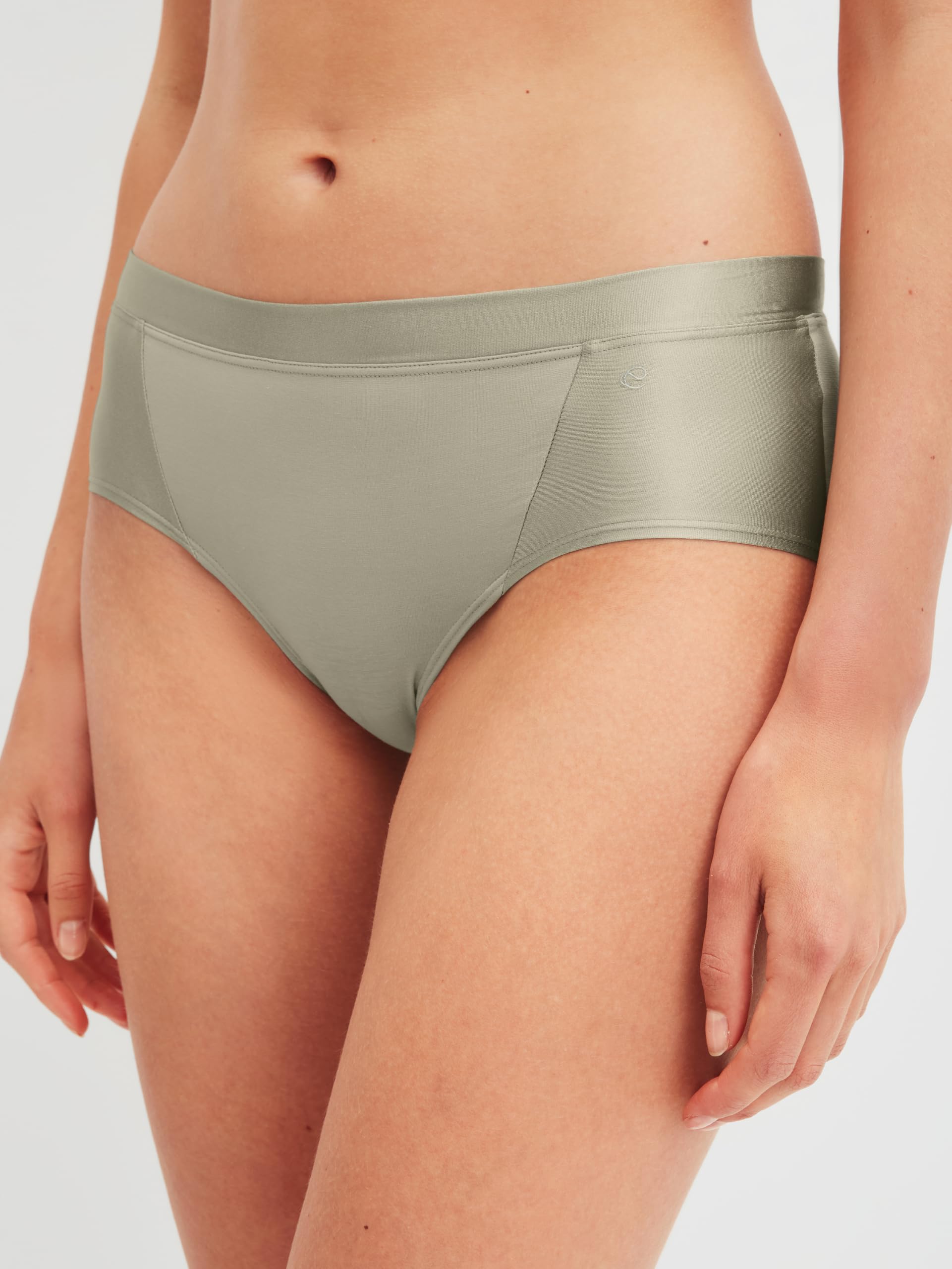 calida-cate-panty-low-cut-schwarz-satinblenden image 2