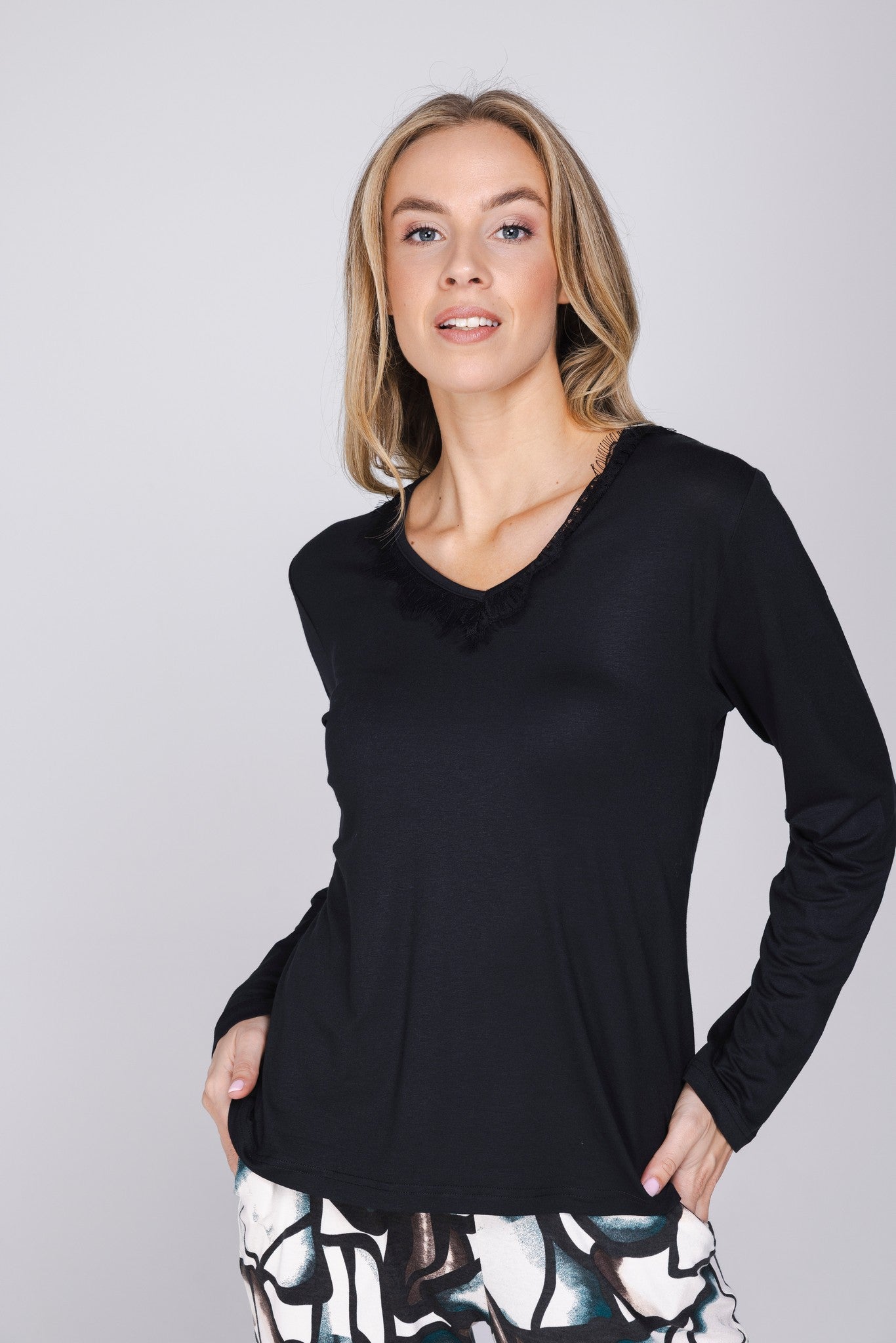 pastunette-premium-midnight-haze-pyjama-damen-schwarz-viskose image 4