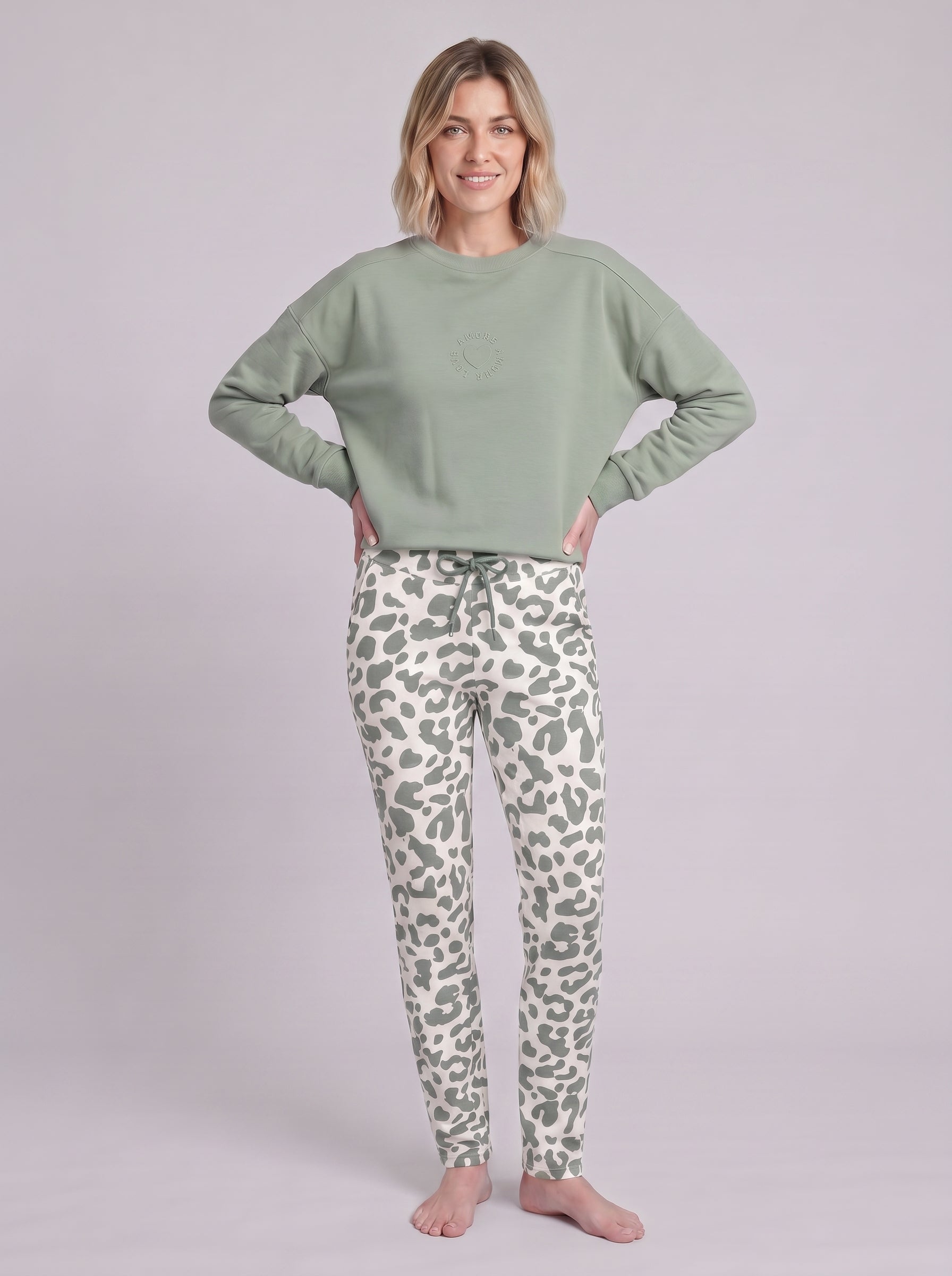 r-sch-be-happy-hose-lang-gr-n-leo-print-sweat image 4