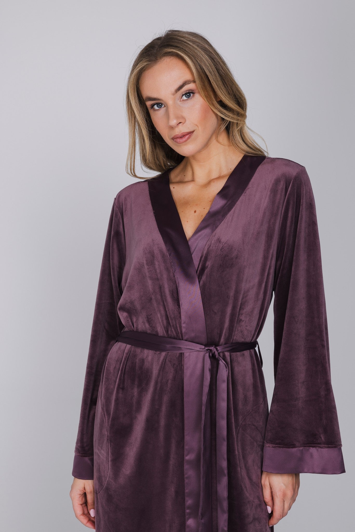 pastunette-premium-lunar-lines-bademantel-lila-velours image 5