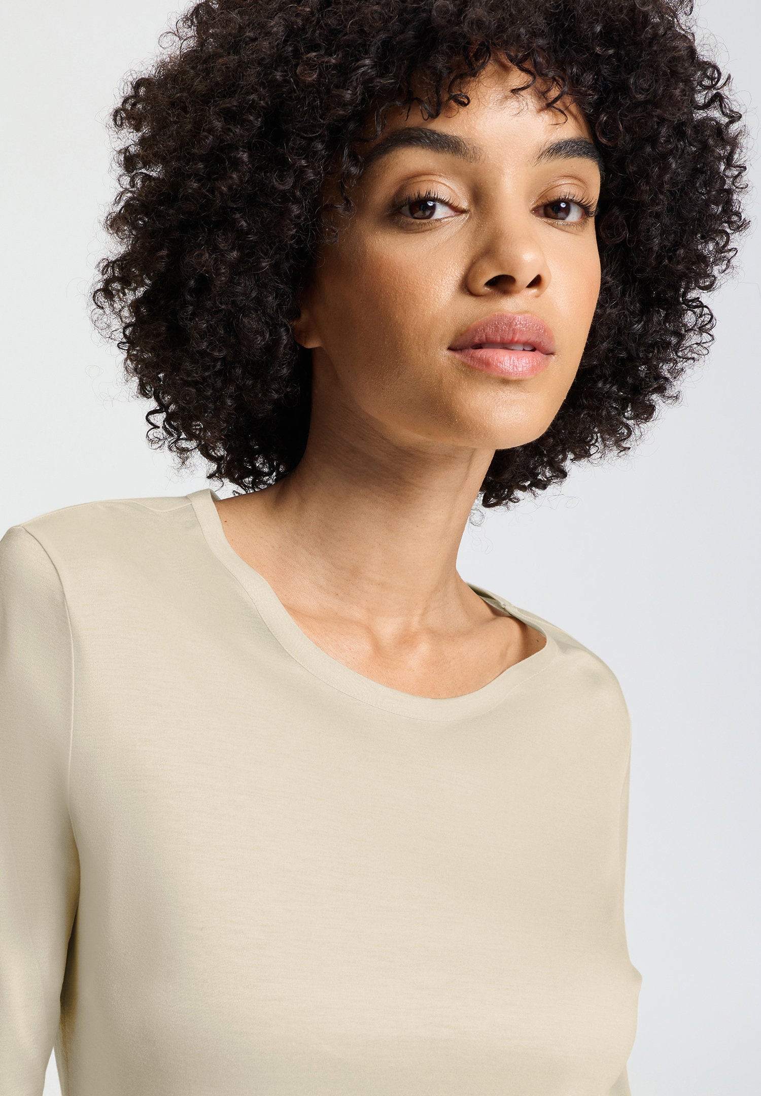 hanro-natural-living-tania-langarmshirt-pyjamaoberteil-creamy-silk-tencel image 6
