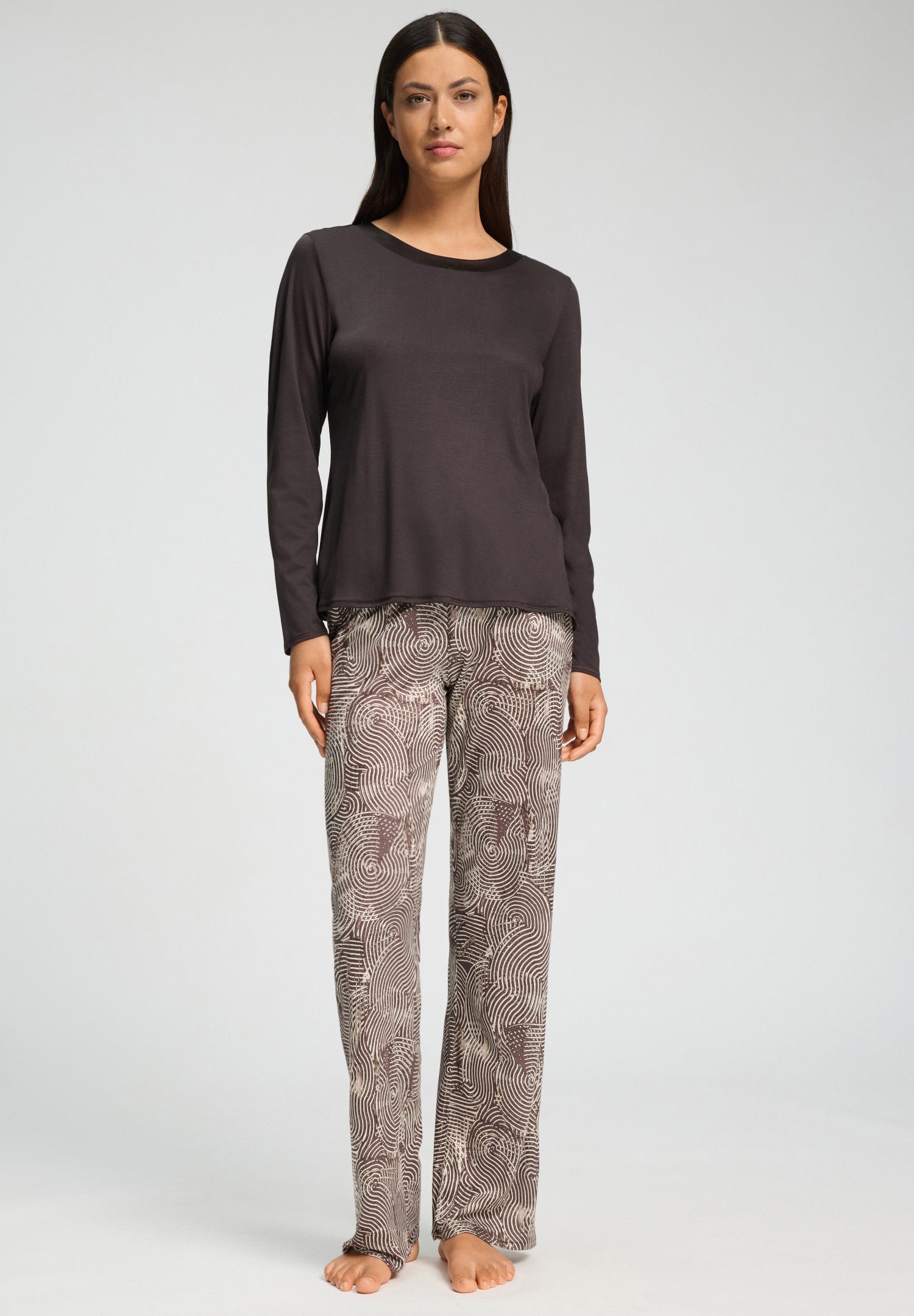hanro-grand-central-shirt-langarm-dark-mocha-modal-seide image 5