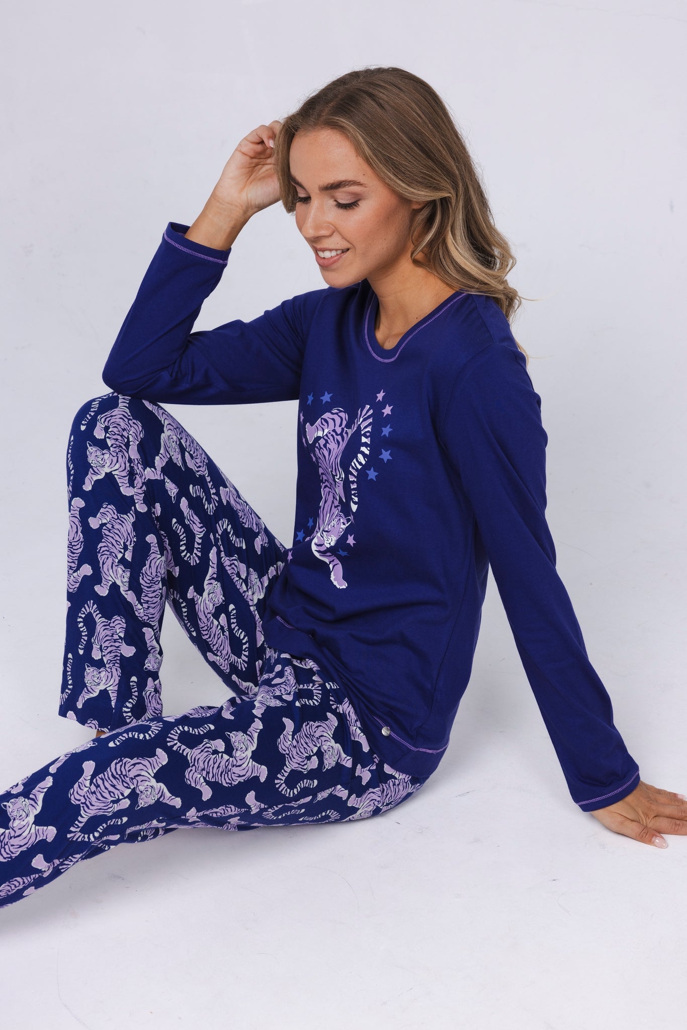 rebelle-tiger-star-pyjama-lila-bio-baumwolle image 5