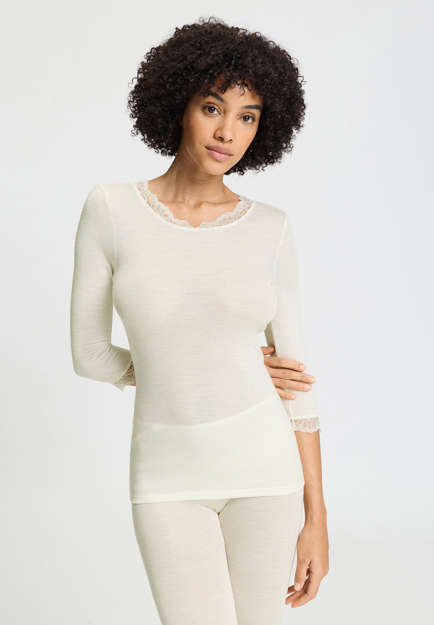hanro-woolen-lace-3-4-shirt-misty-white-wolle-seide image 2