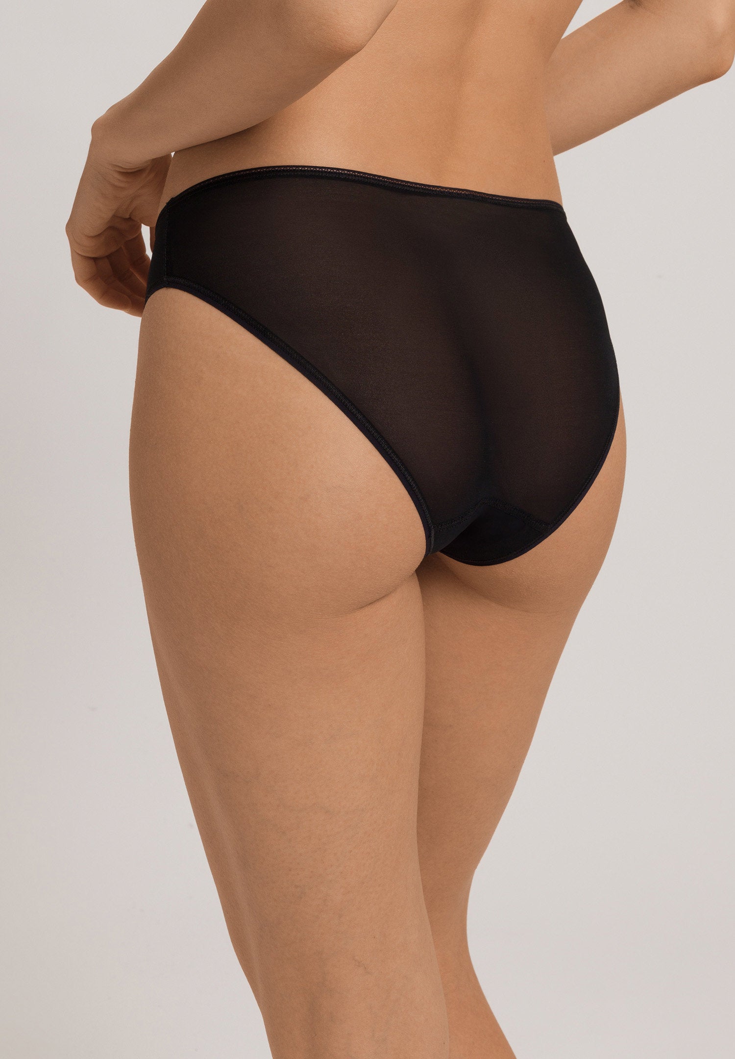hanro-smooth-illusion-minislip-schwarz-transparent-t-ll image 4