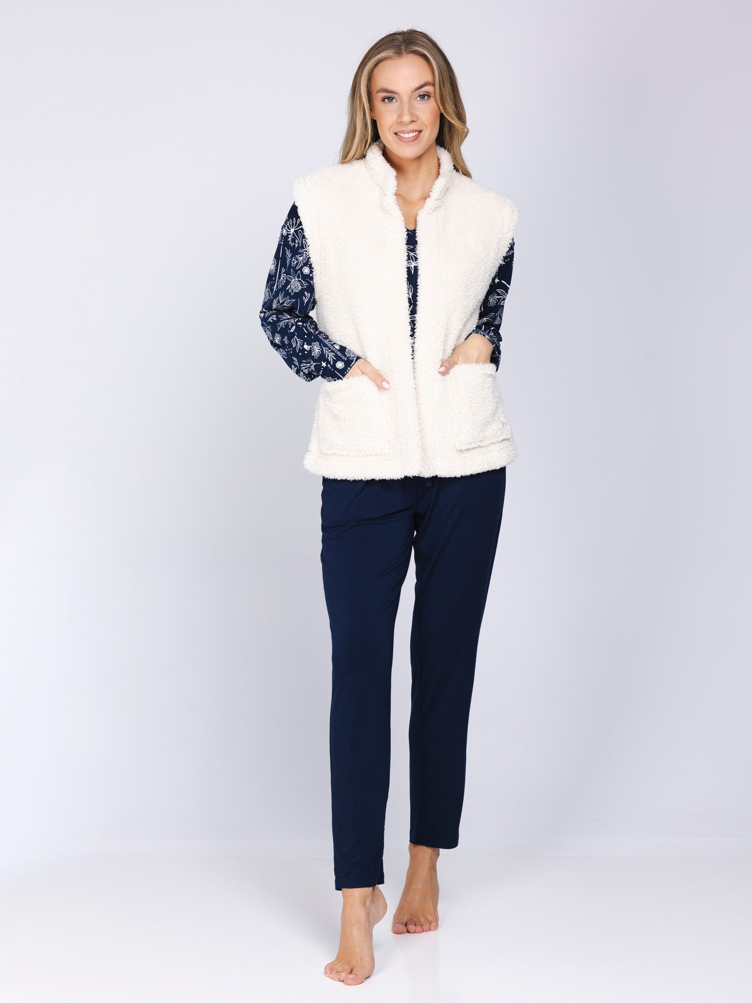pastunette-premium-bodywarmer-wei-weste-loungewear image 6