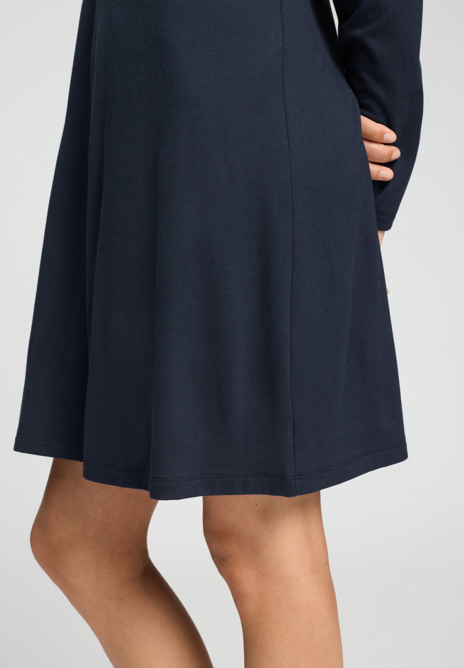 hanro-sleep-lounge-nachthemd-95cm-langarm-deep-navy-baumwolle image 6