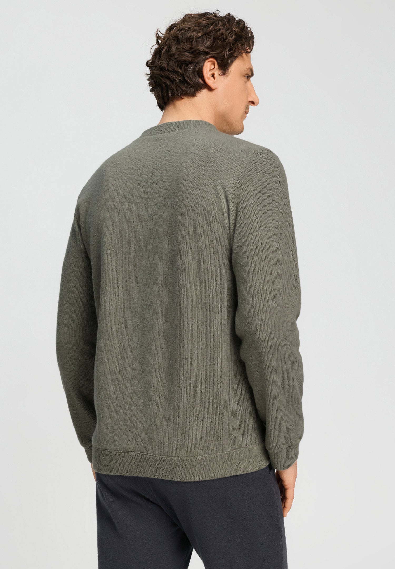 hanro-travelwear-pullover-polokragen-smokey-olive-baumwolle image 5