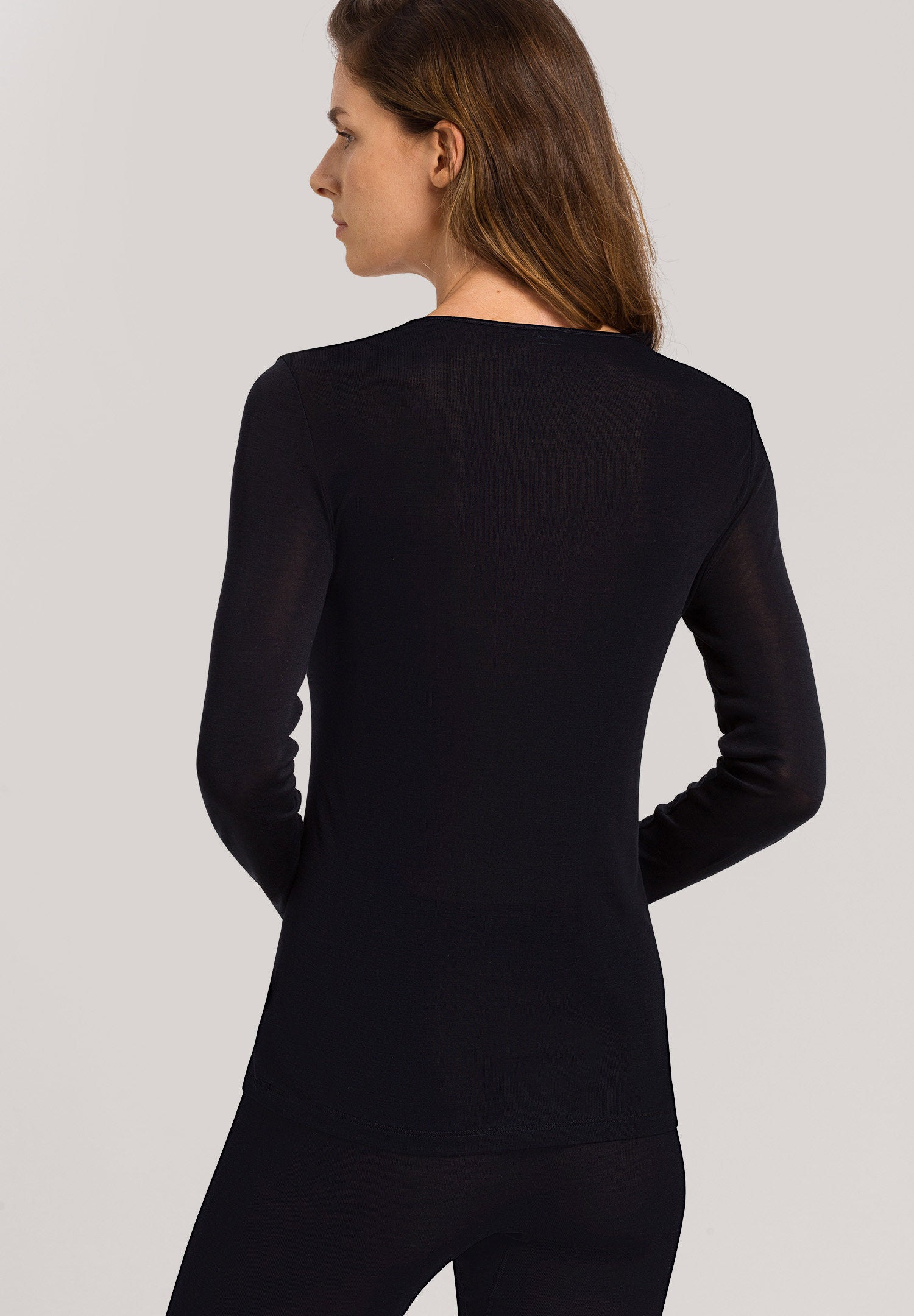 hanro-pure-silk-langarmshirt-schwarz-damen-100-seide image 4