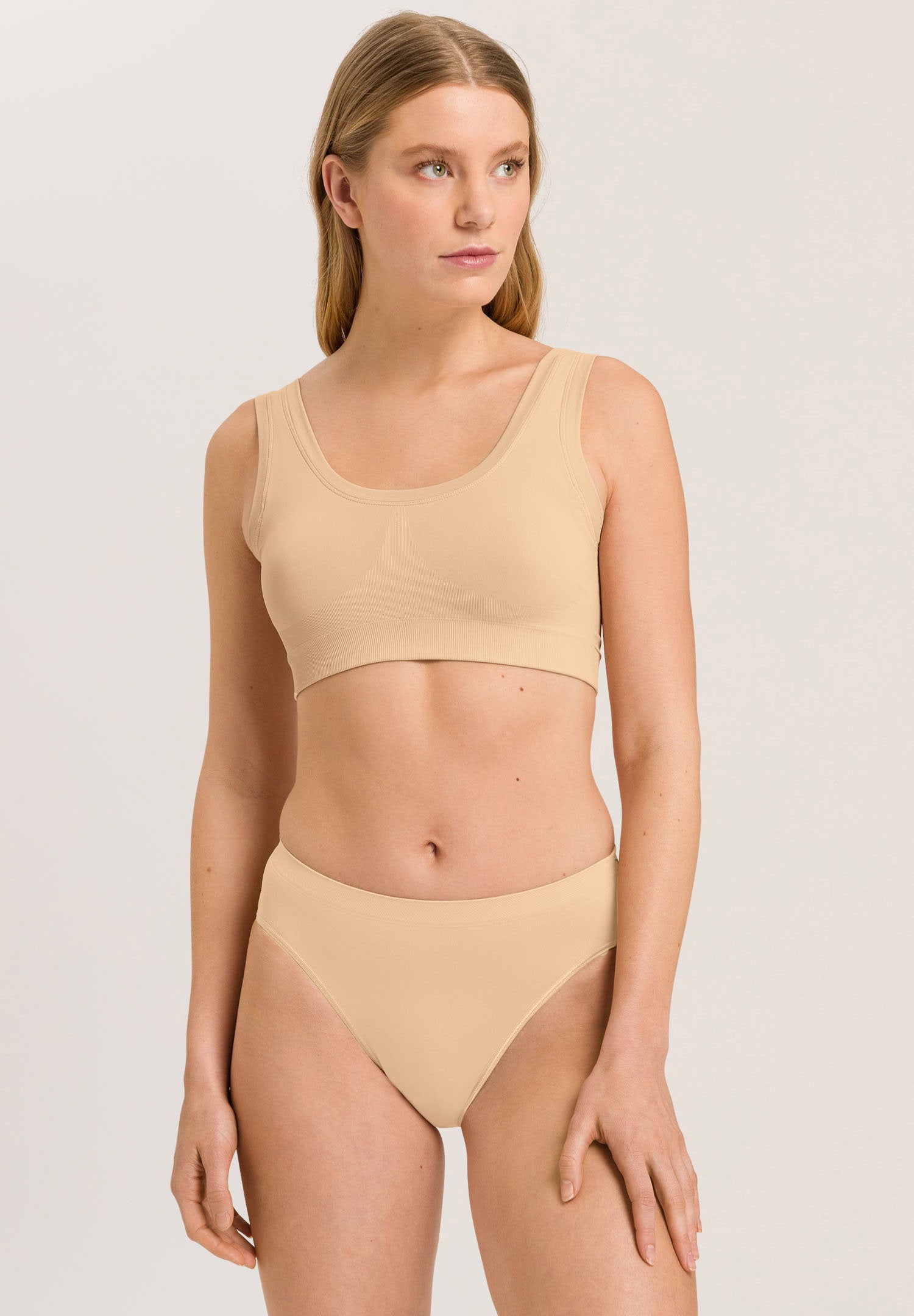 hanro-touch-feeling-padded-crop-top-bustier-beige image 2
