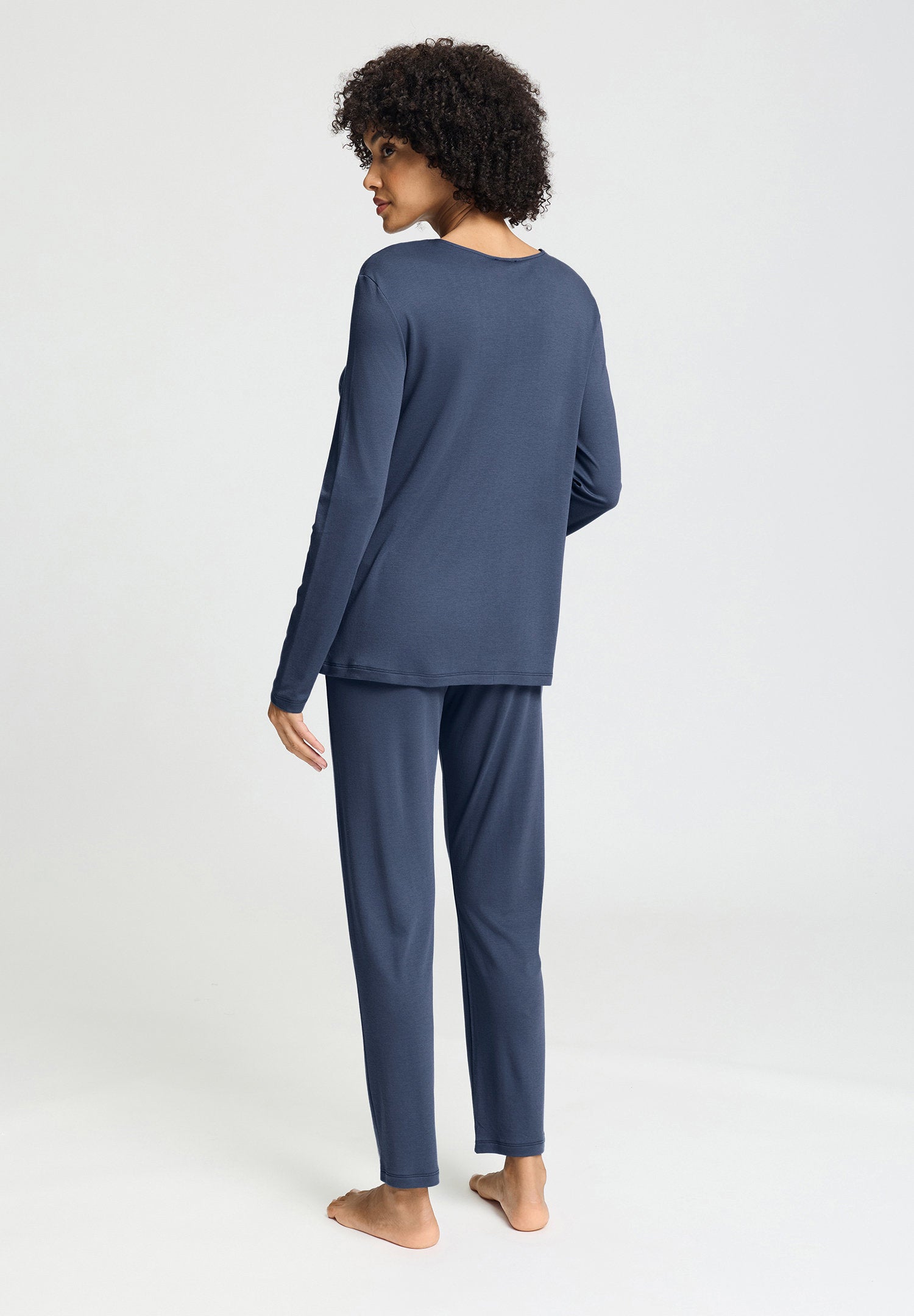 hanro-tyra-pyjama-langarm-vintage-indigo-seide-modal image 4