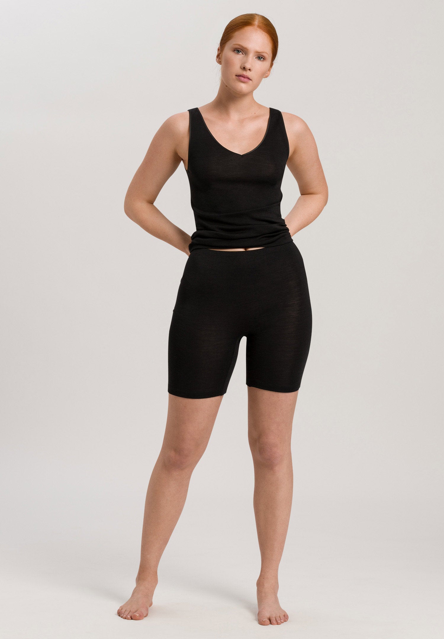 hanro-woolen-silk-shorty-schwarz-wolle-seide-nahtlos image 5