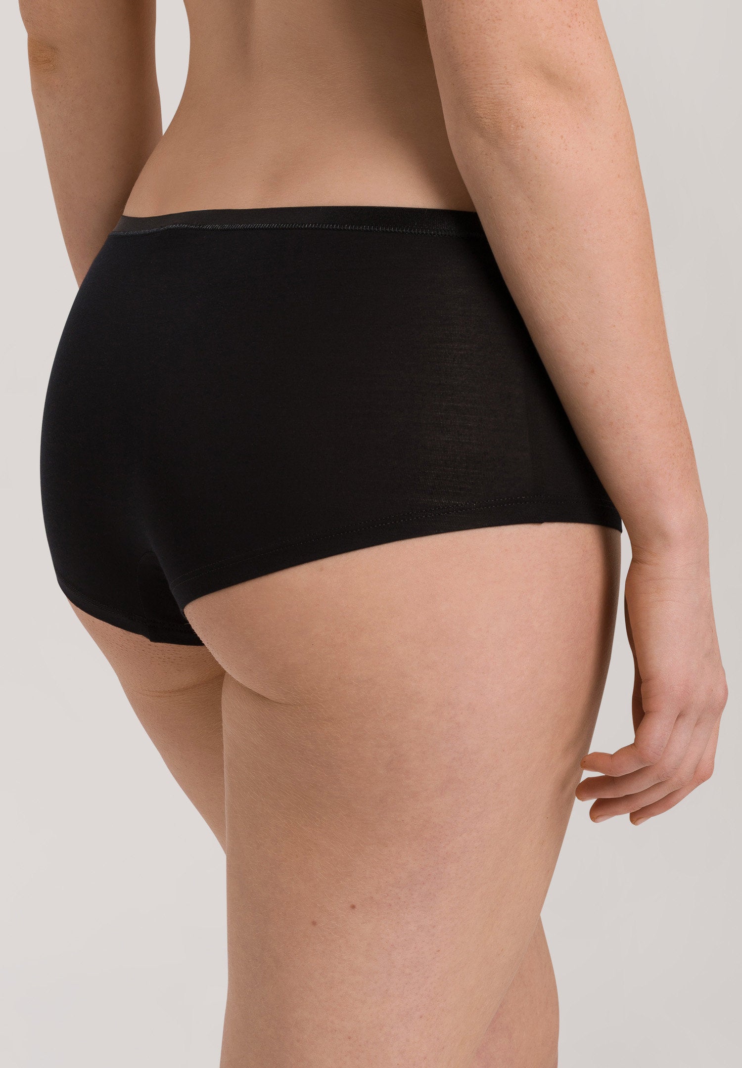 hanro-soft-touch-panty-slip-schwarz-tencel-modal image 4
